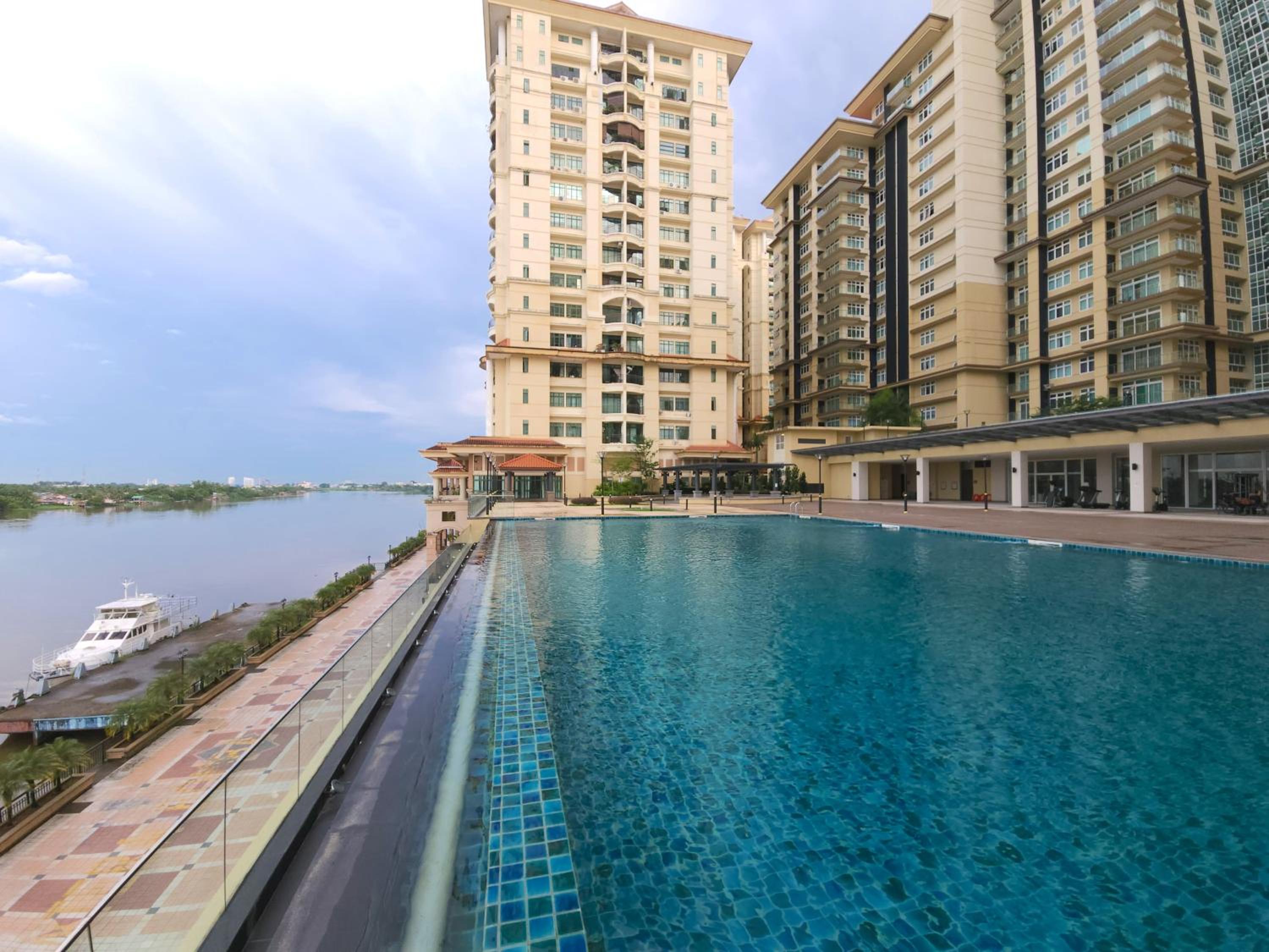 Kuching City Centre - Snoozy - Peaceful Garden Lux Condo photo 6