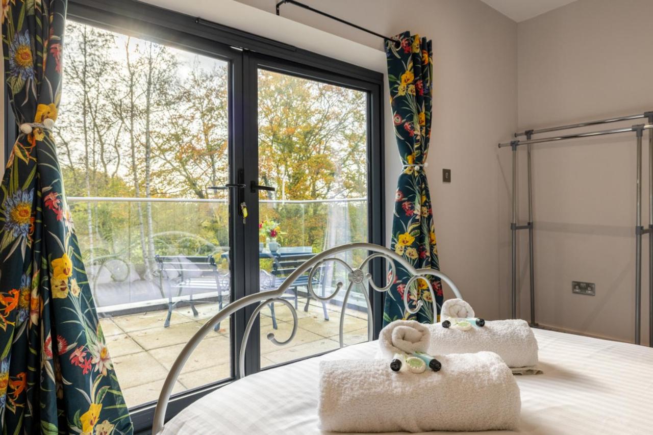 H2-Roof top-4 Bedrooms-Free Parking-Sleeps 7 view 5