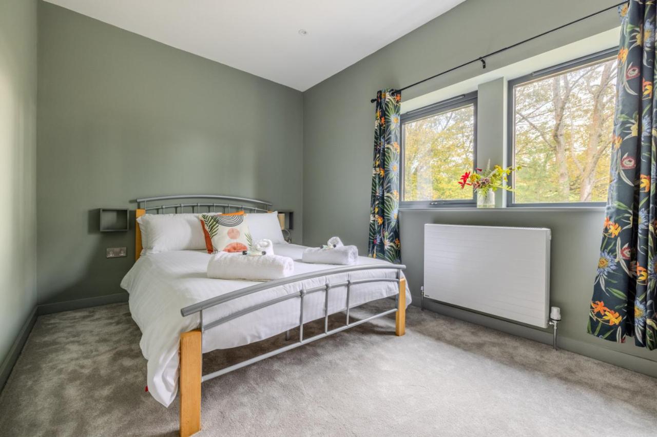 H2-Roof top-4 Bedrooms-Free Parking-Sleeps 7 view 4