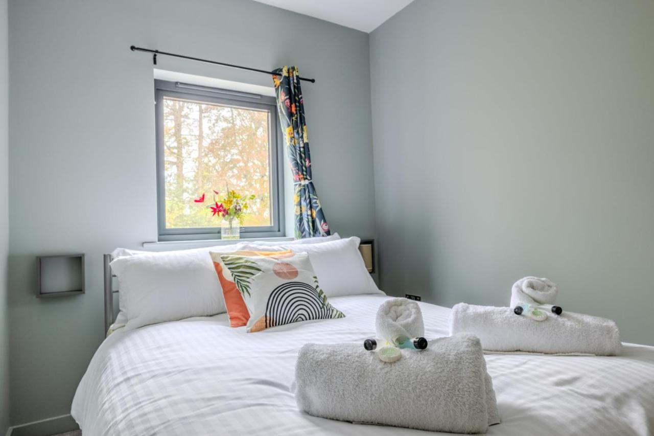 H2-Roof top-4 Bedrooms-Free Parking-Sleeps 7 view 3