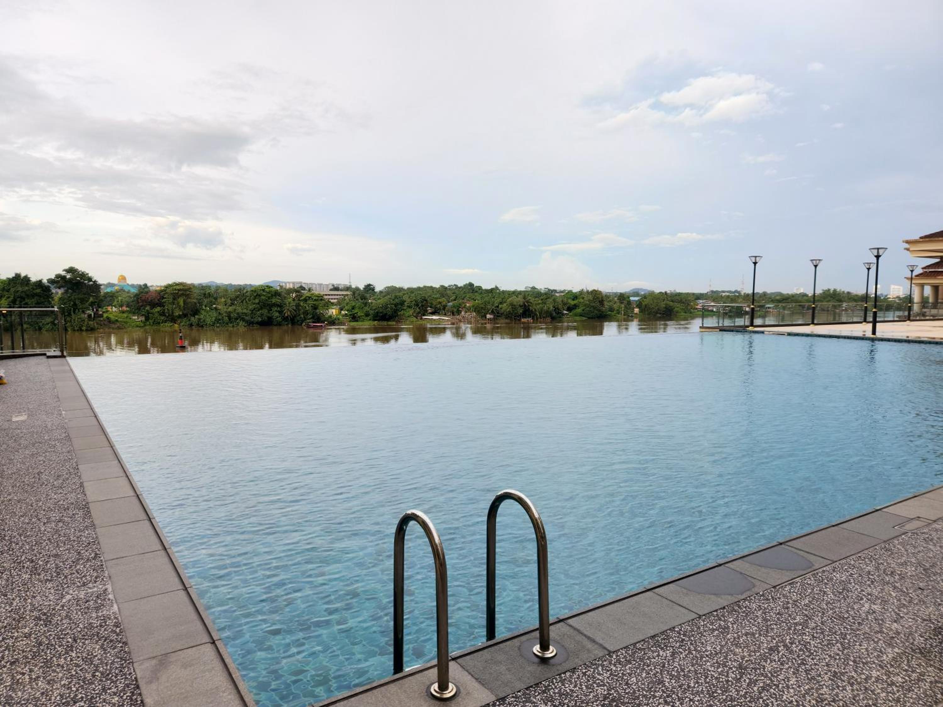 Kuching Town - RiverBed - Riverine Diamond Condo photo 6