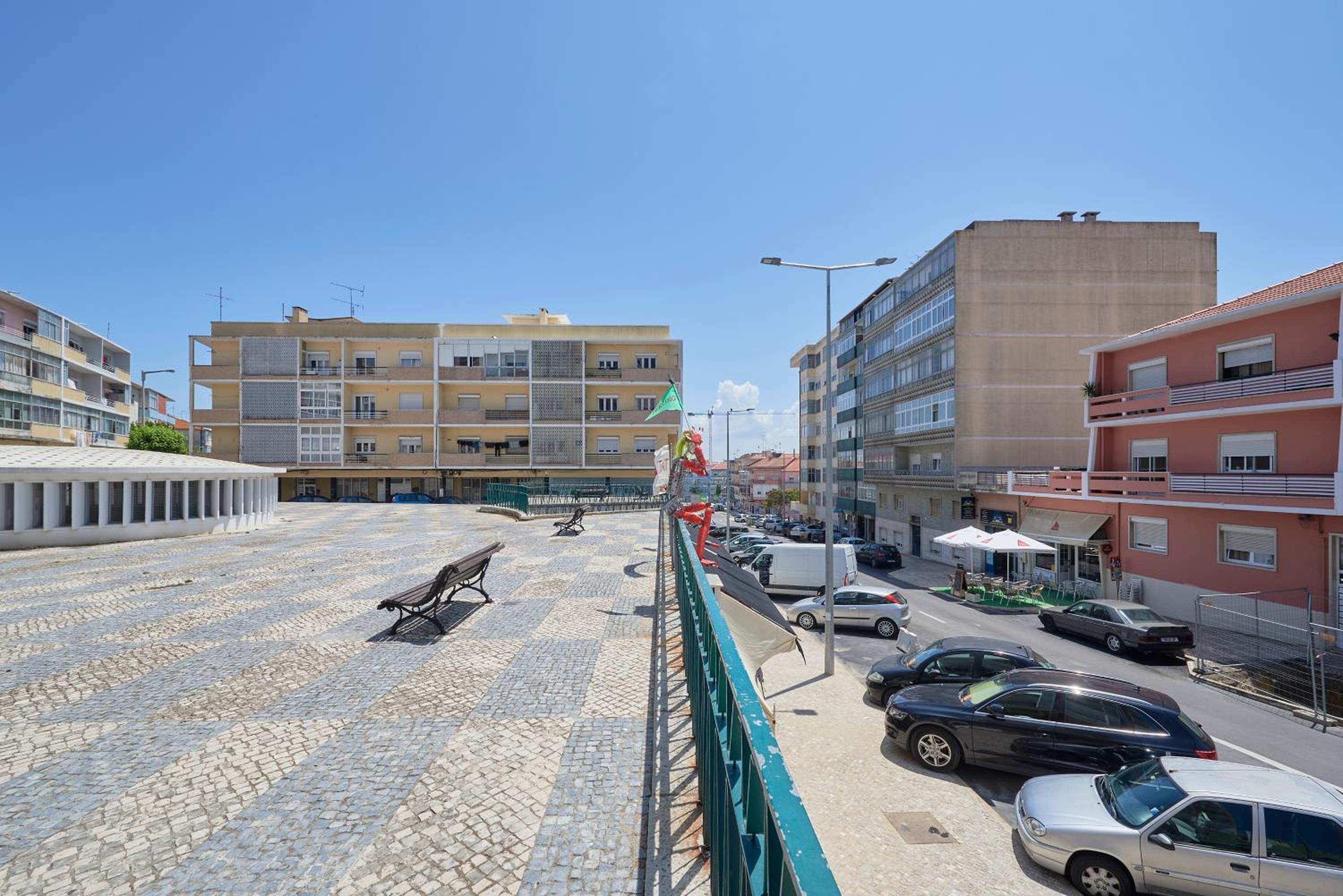 Calm & Relaxing Apartment w/ Terrace in Almada view 2