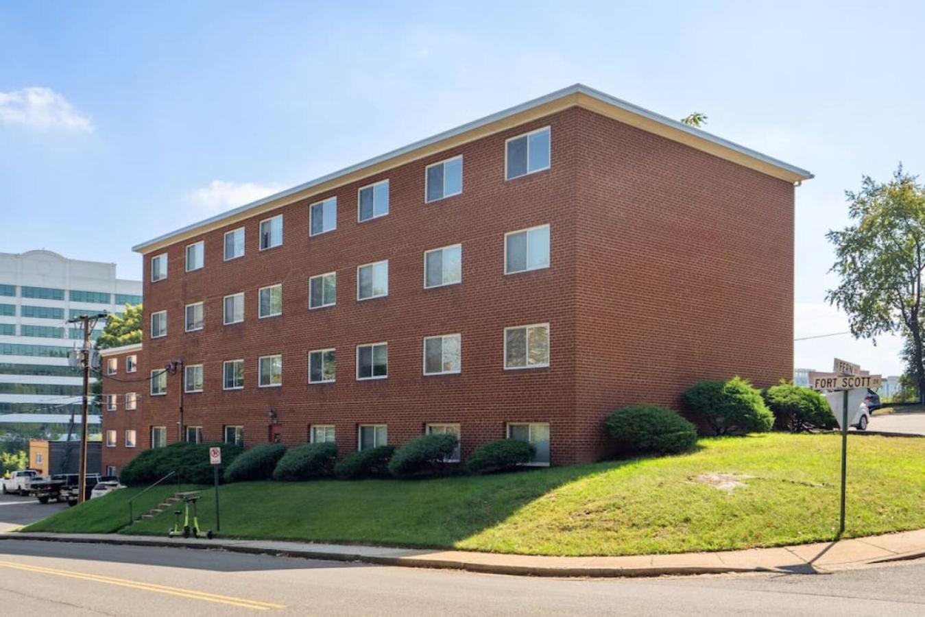 Boutique Flats on Fort Scott Drive -1BR exec suites, free parking