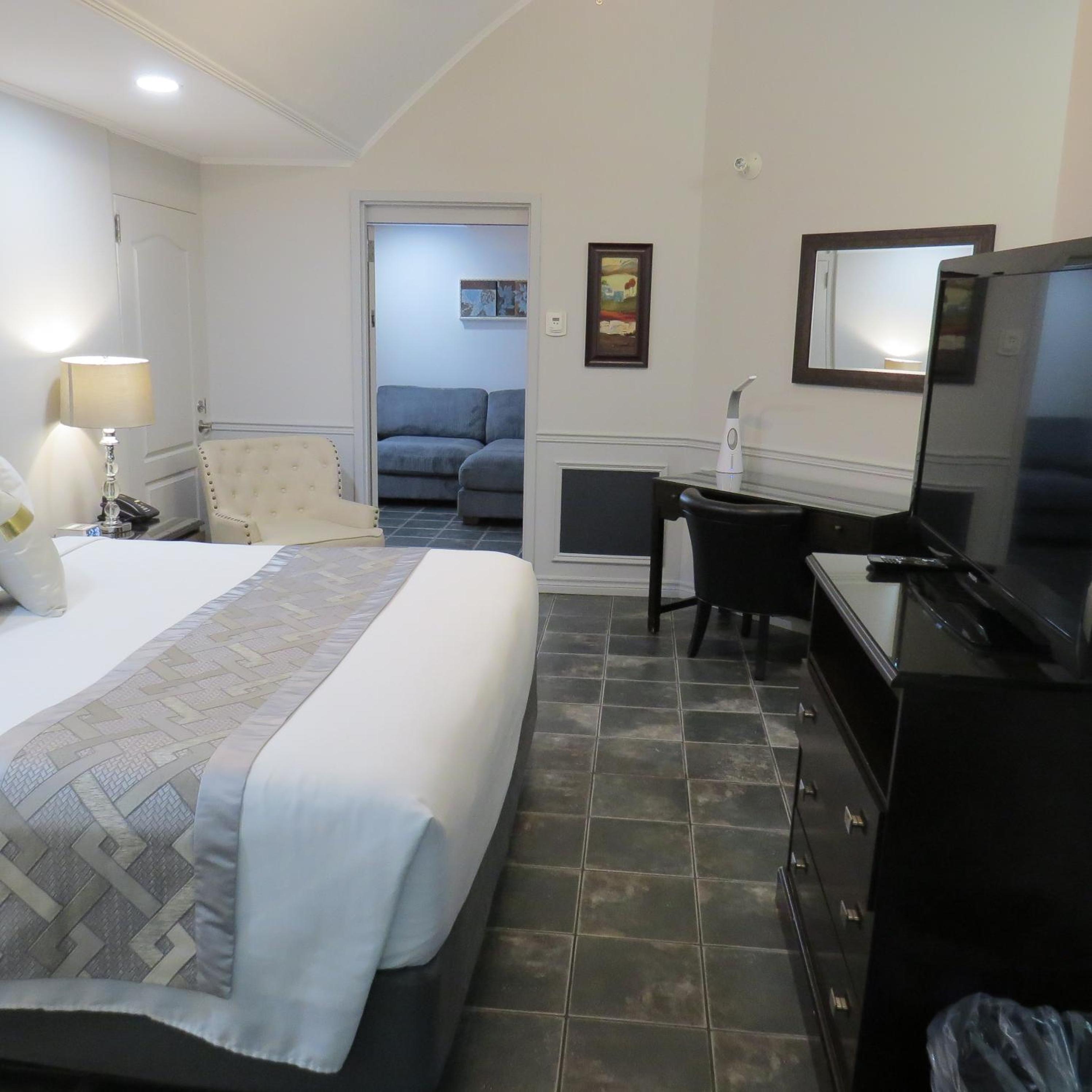 Dockside Suites