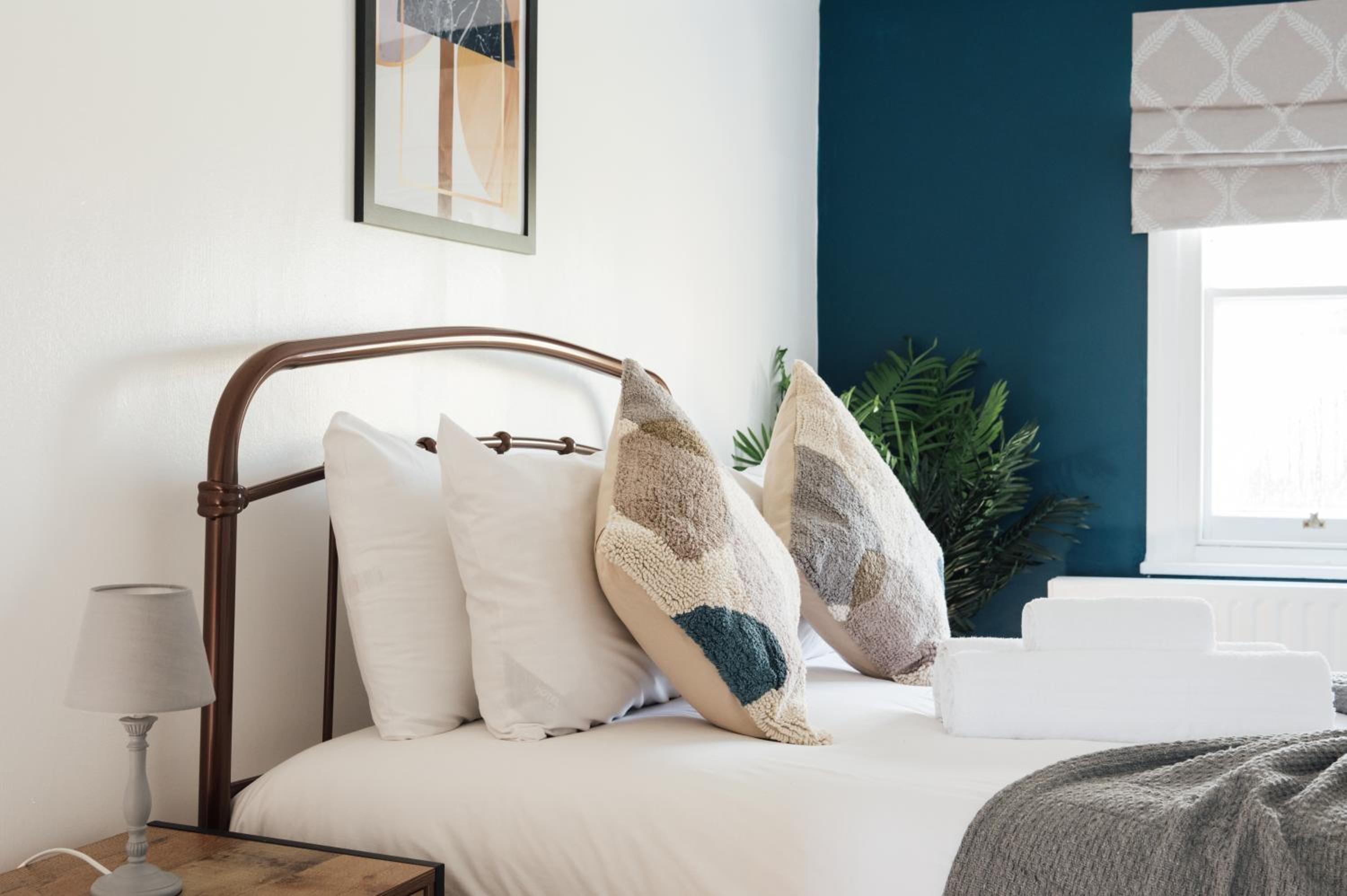 Stunning & Stylish 2 Bed Flat in West London