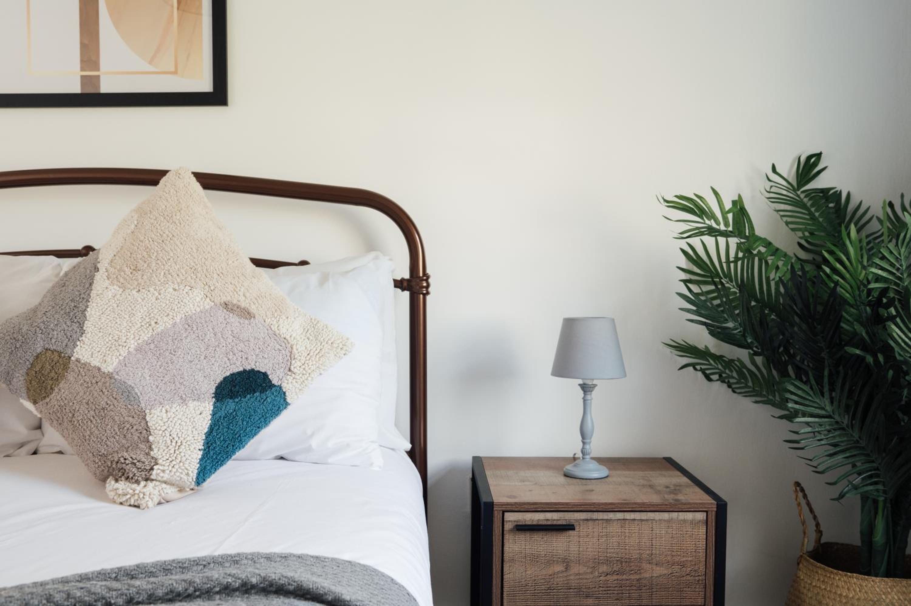 Stunning & Stylish 2 Bed Flat in West London