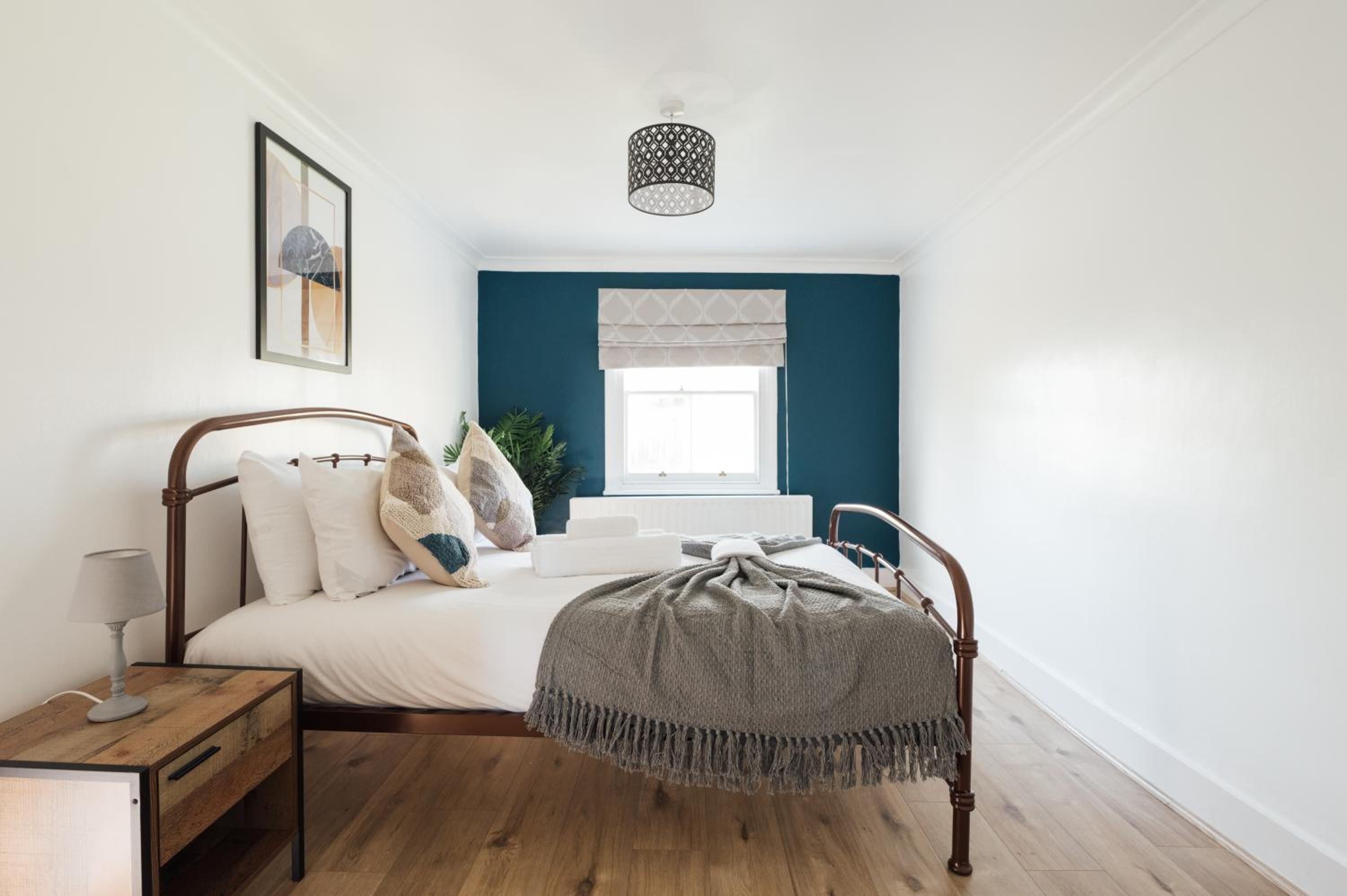 Stunning & Stylish 2 Bed Flat in West London