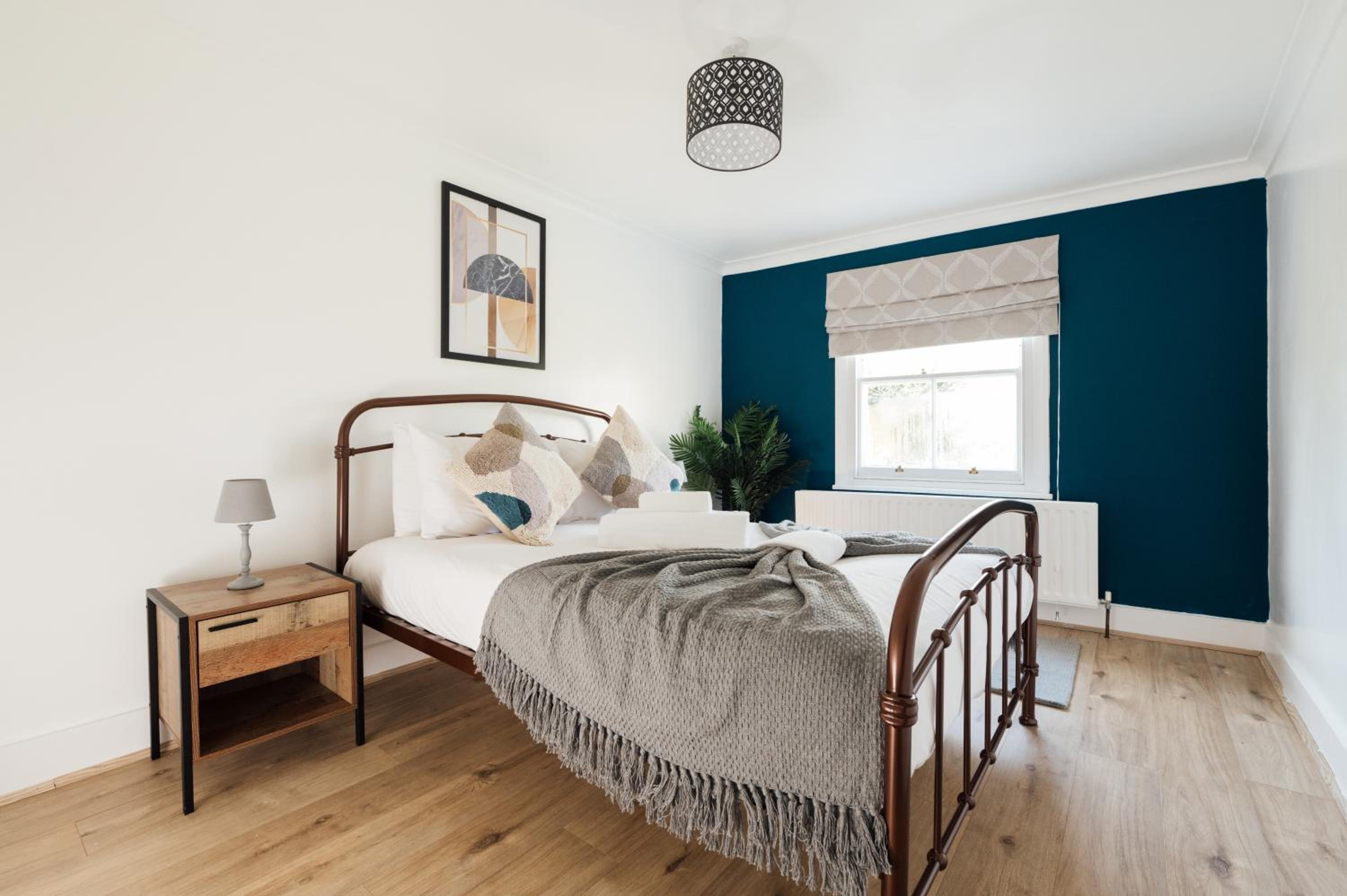 Stunning & Stylish 2 Bed Flat in West London