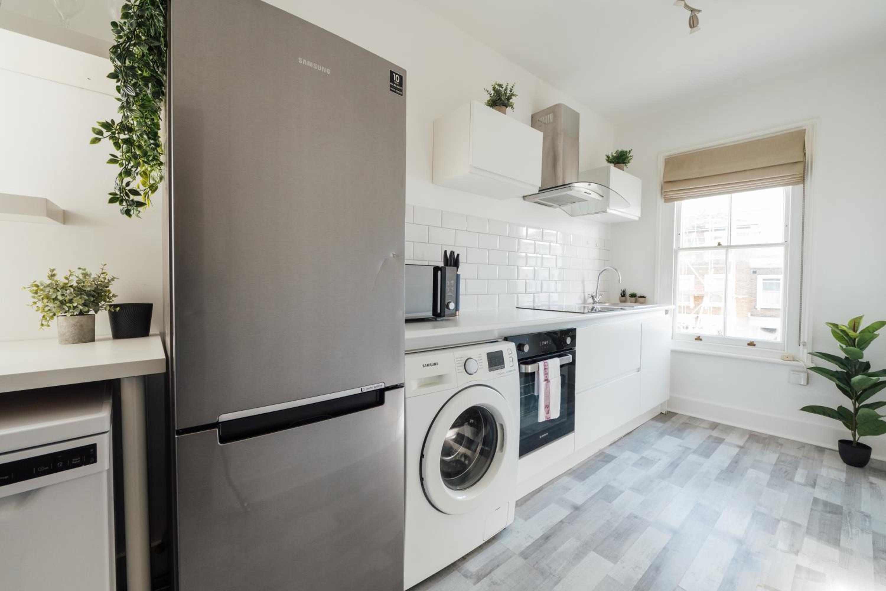 Stunning & Stylish 2 Bed Flat in West London