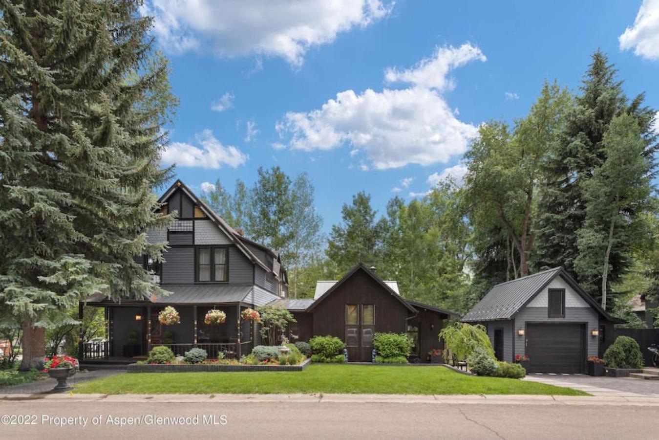 Gorgeous home in Aspen West End view 3