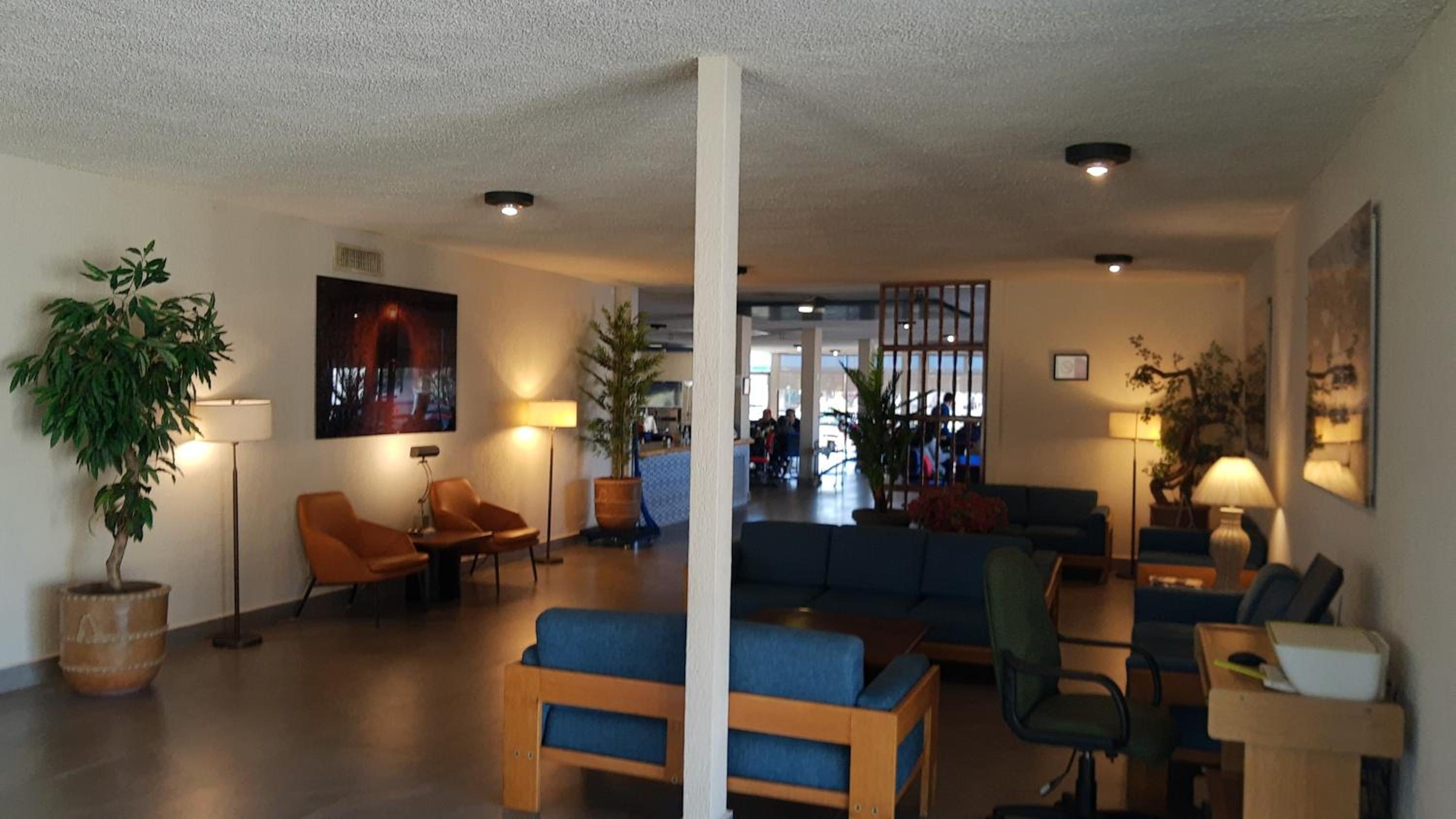 Hotel Las Palmas Midway Inn view 2