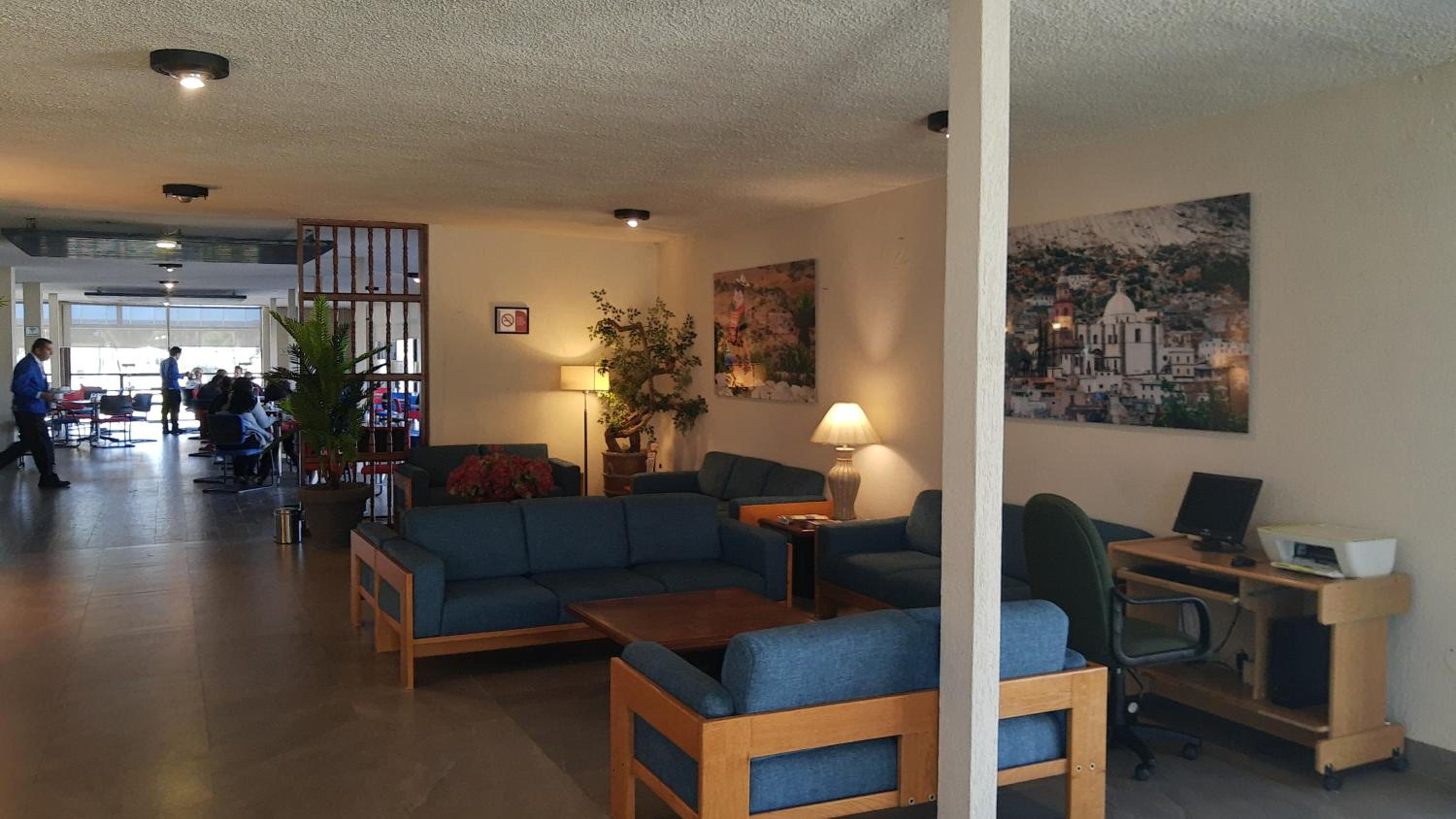 Hotel Las Palmas Midway Inn view 3