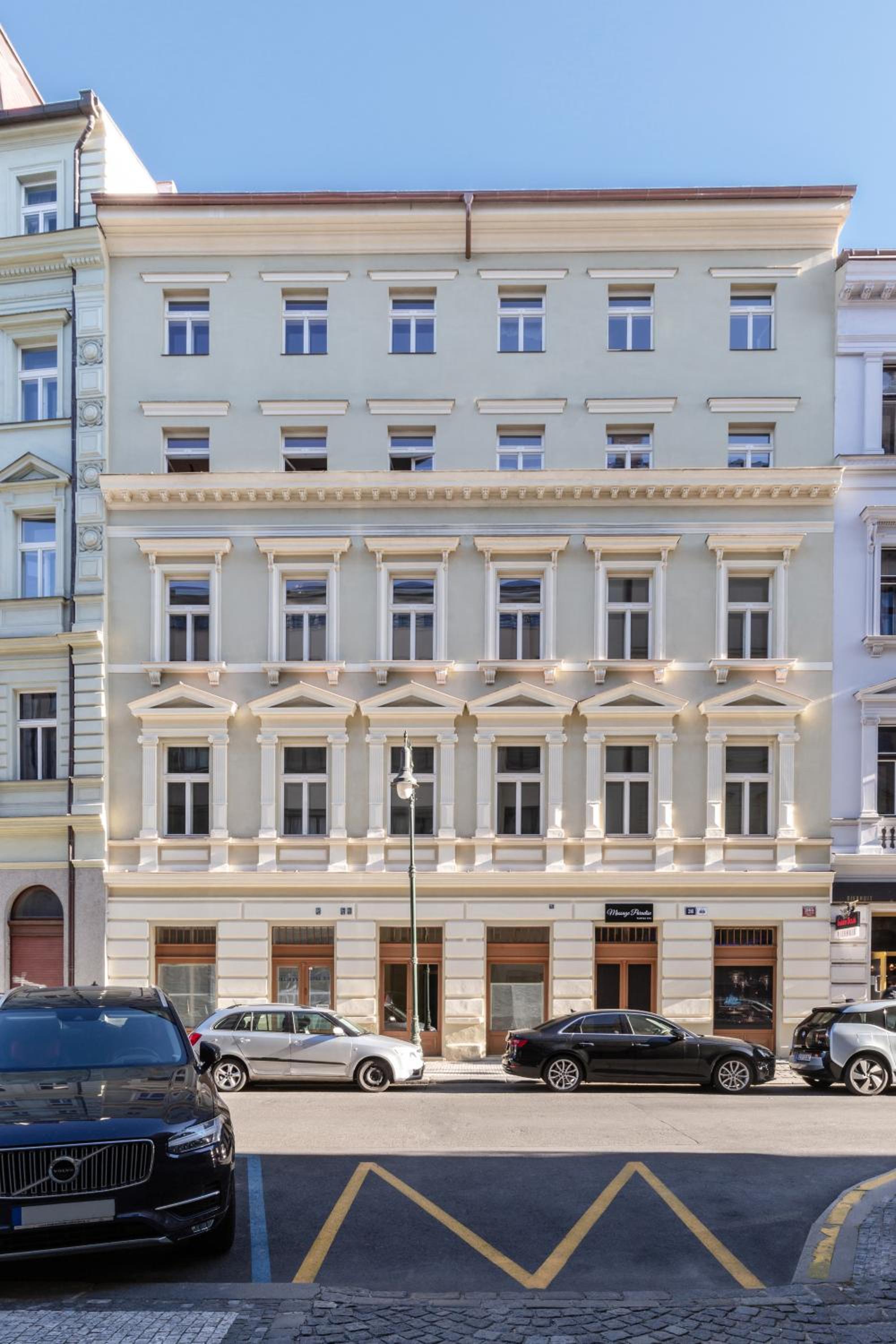 TurnKey I Republic Square Apartments