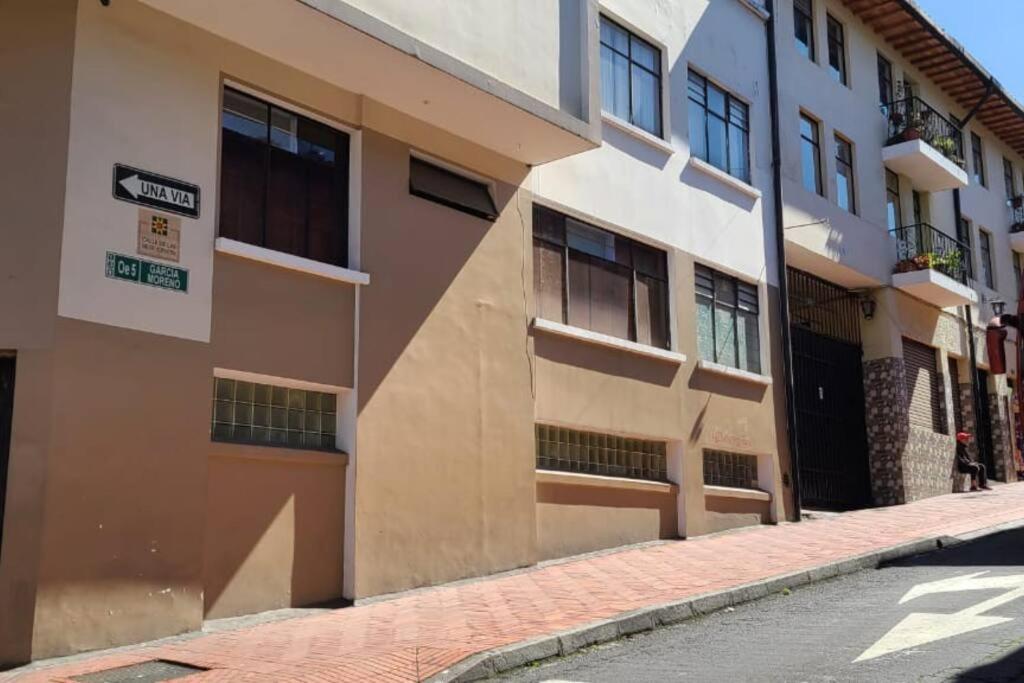 Departamento centro histórico de Quito calle de las 7 cruces