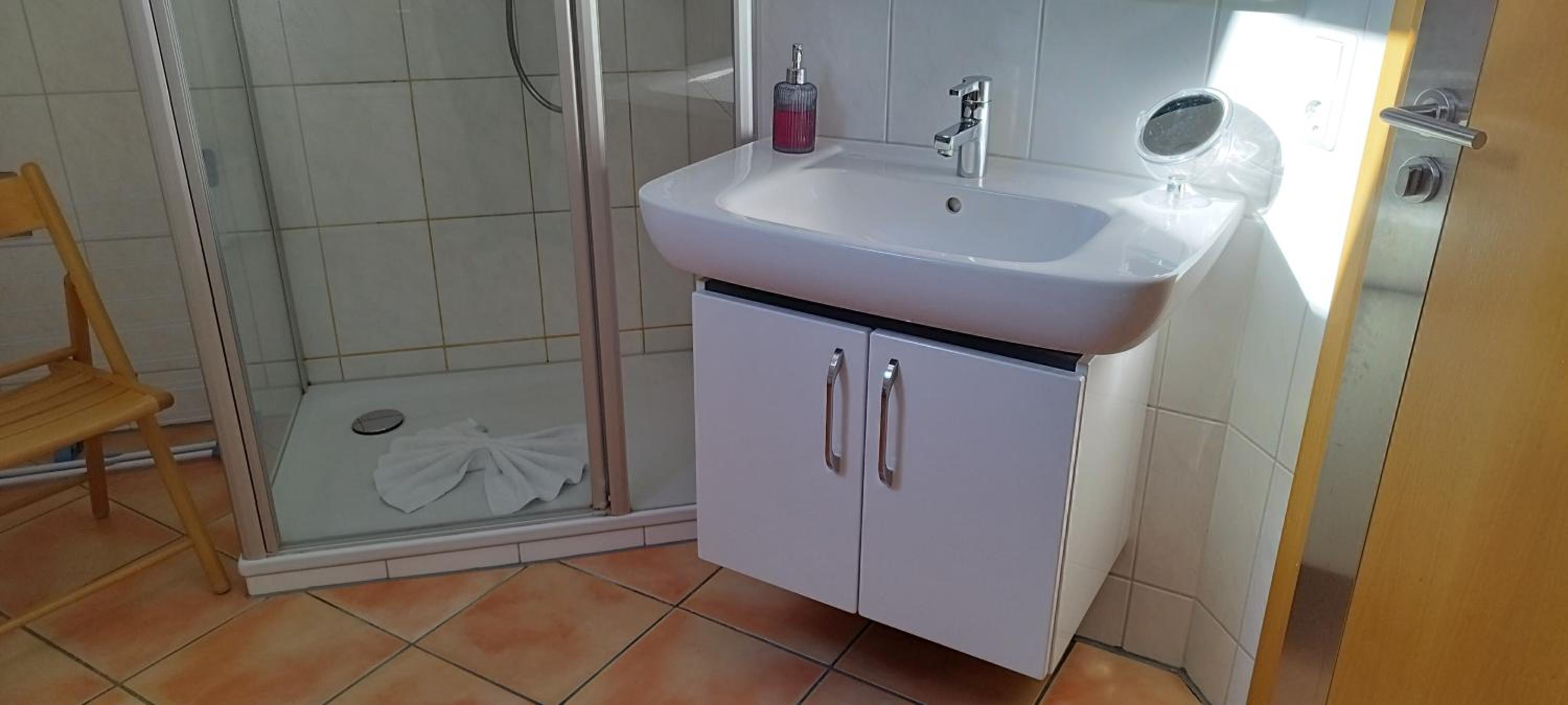 Traumblick und Komfort - lichtdurchflutete 85 qm Wohnung nahe Südstrand Göhren inklusive Schwimmbad und Sauna im AHOI Sellin