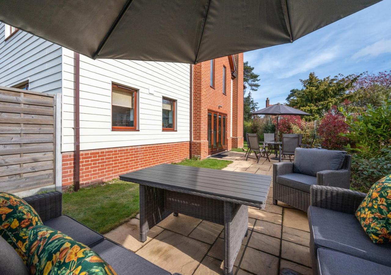 3 Bed in Walberswick oc-htroy2 view 4