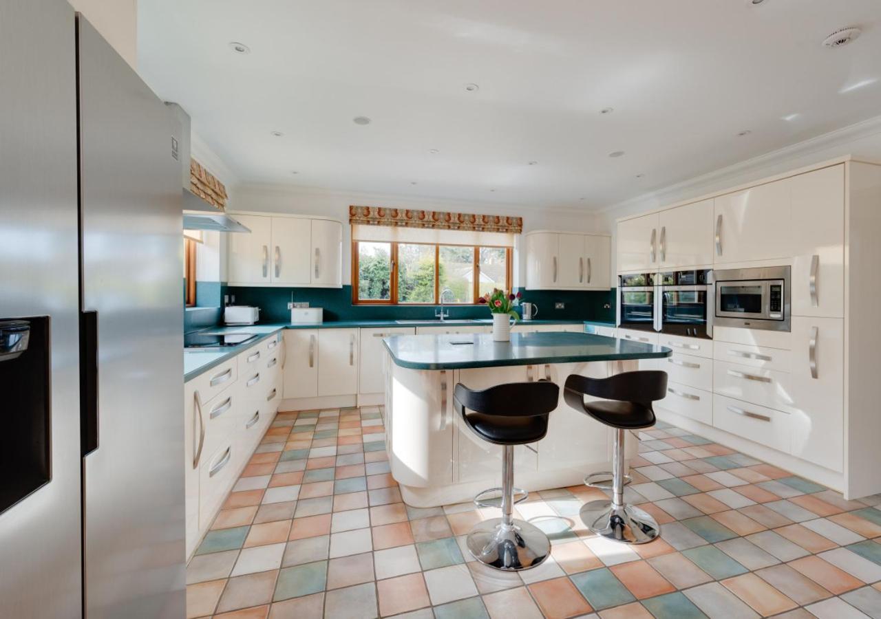 3 Bed in Walberswick oc-htroy2 view 3