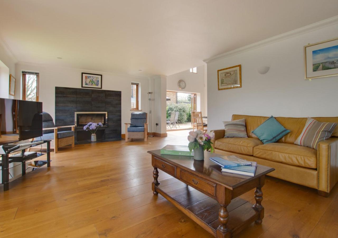 3 Bed in Walberswick oc-htroy2 view 5