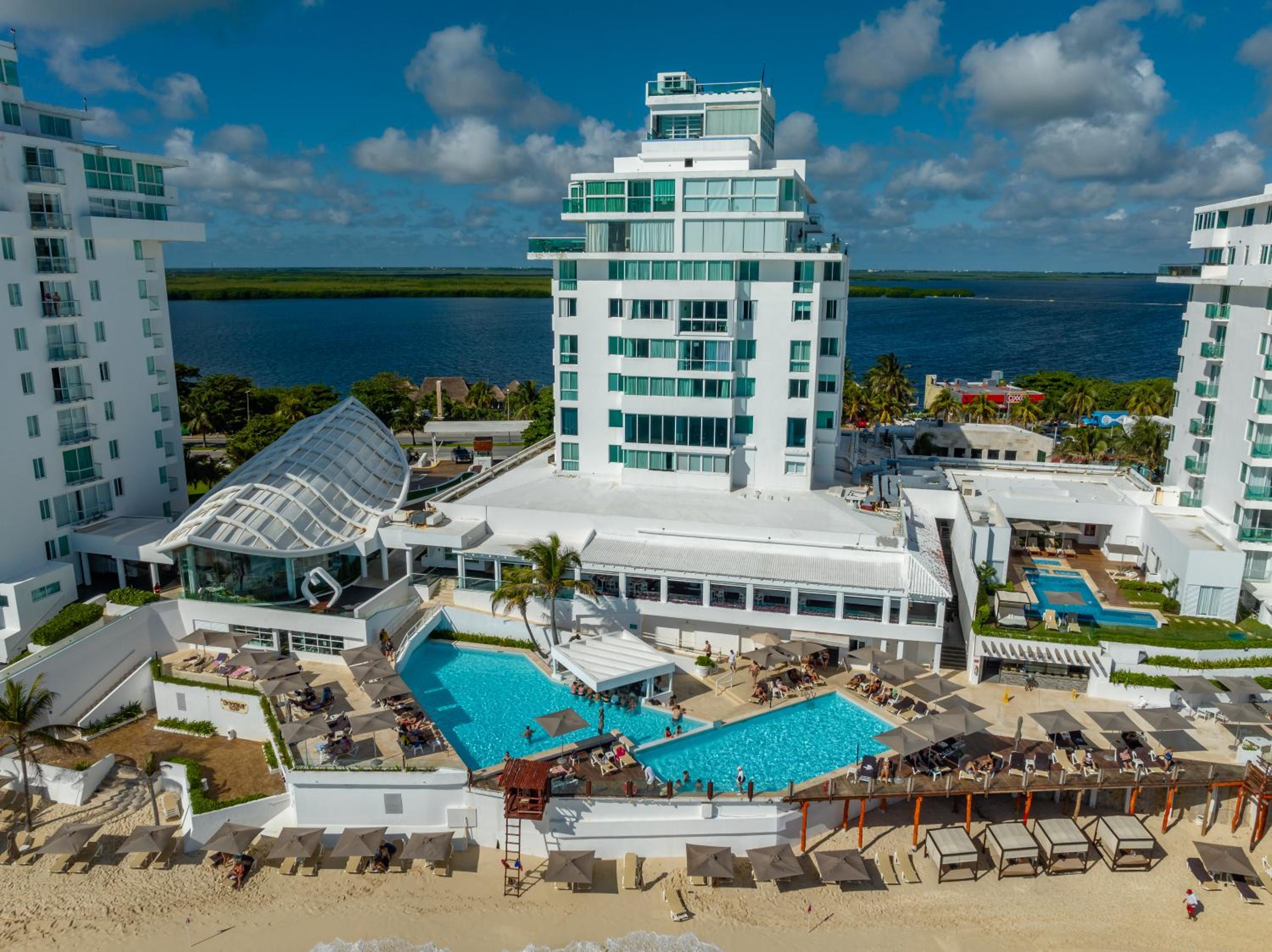 Beachfront Ocean View-boutique apartment •Gym •Spa