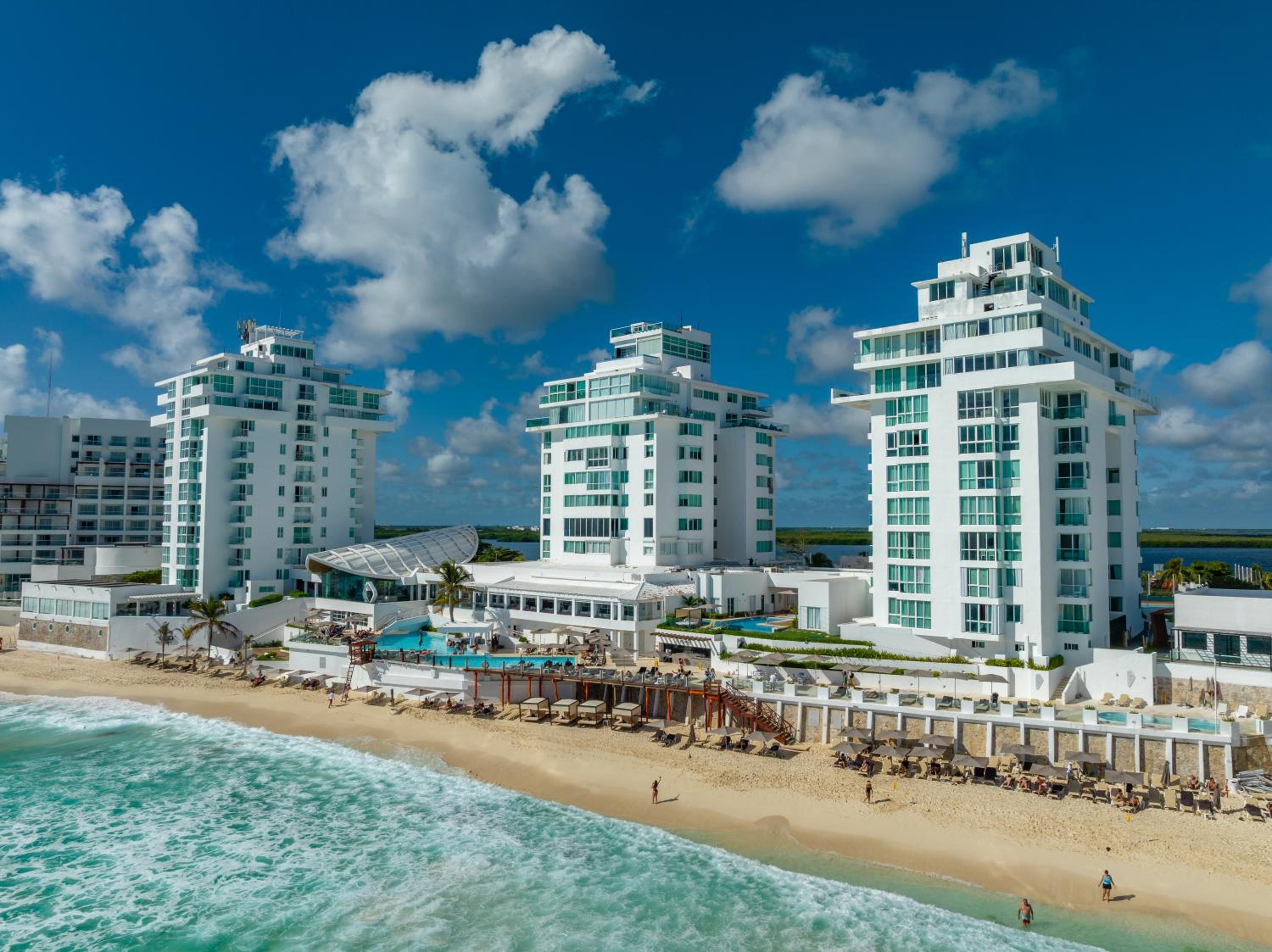 Beachfront Ocean View-boutique apartment •Gym •Spa