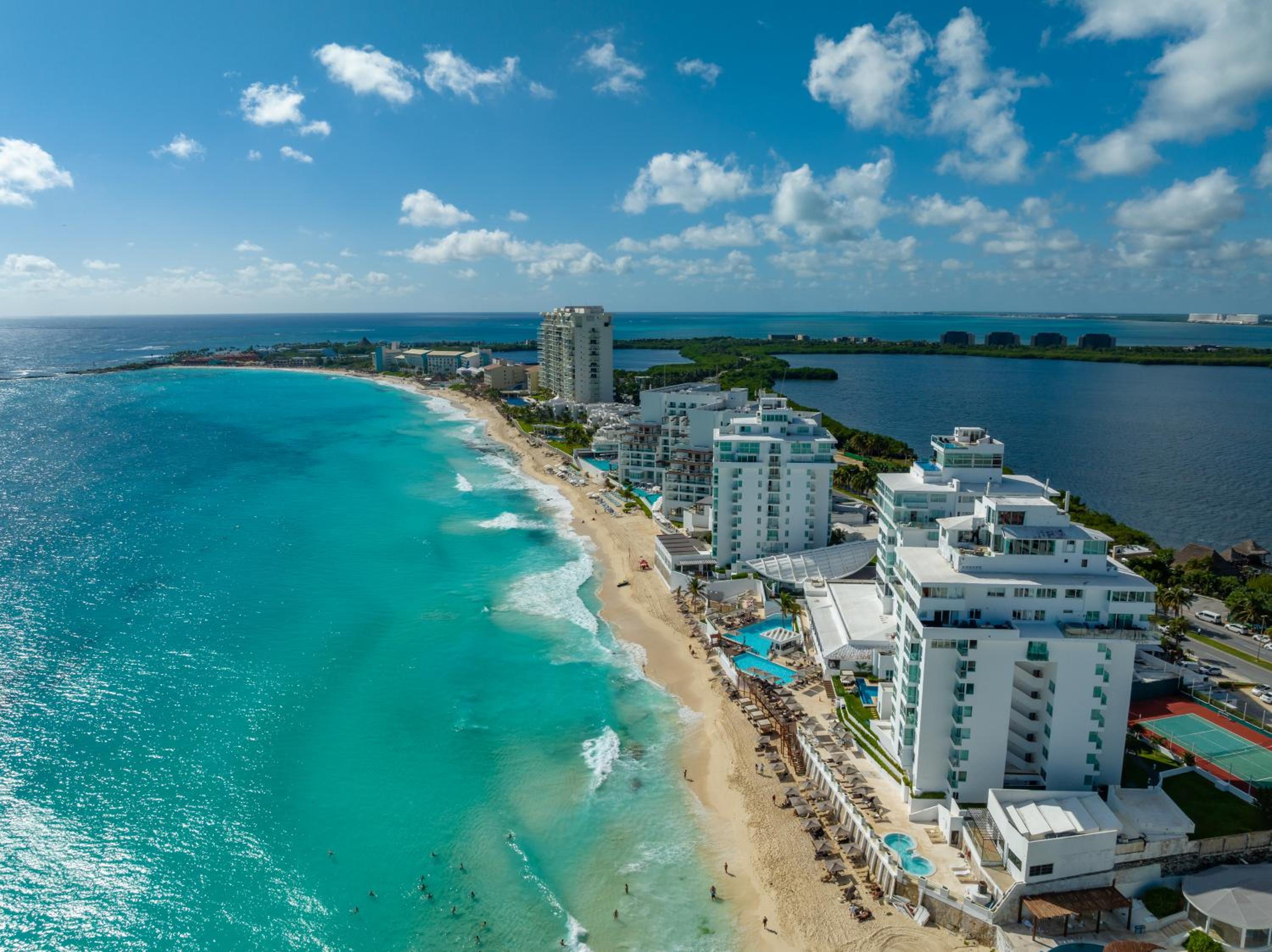 Beachfront Ocean View-boutique apartment •Gym •Spa
