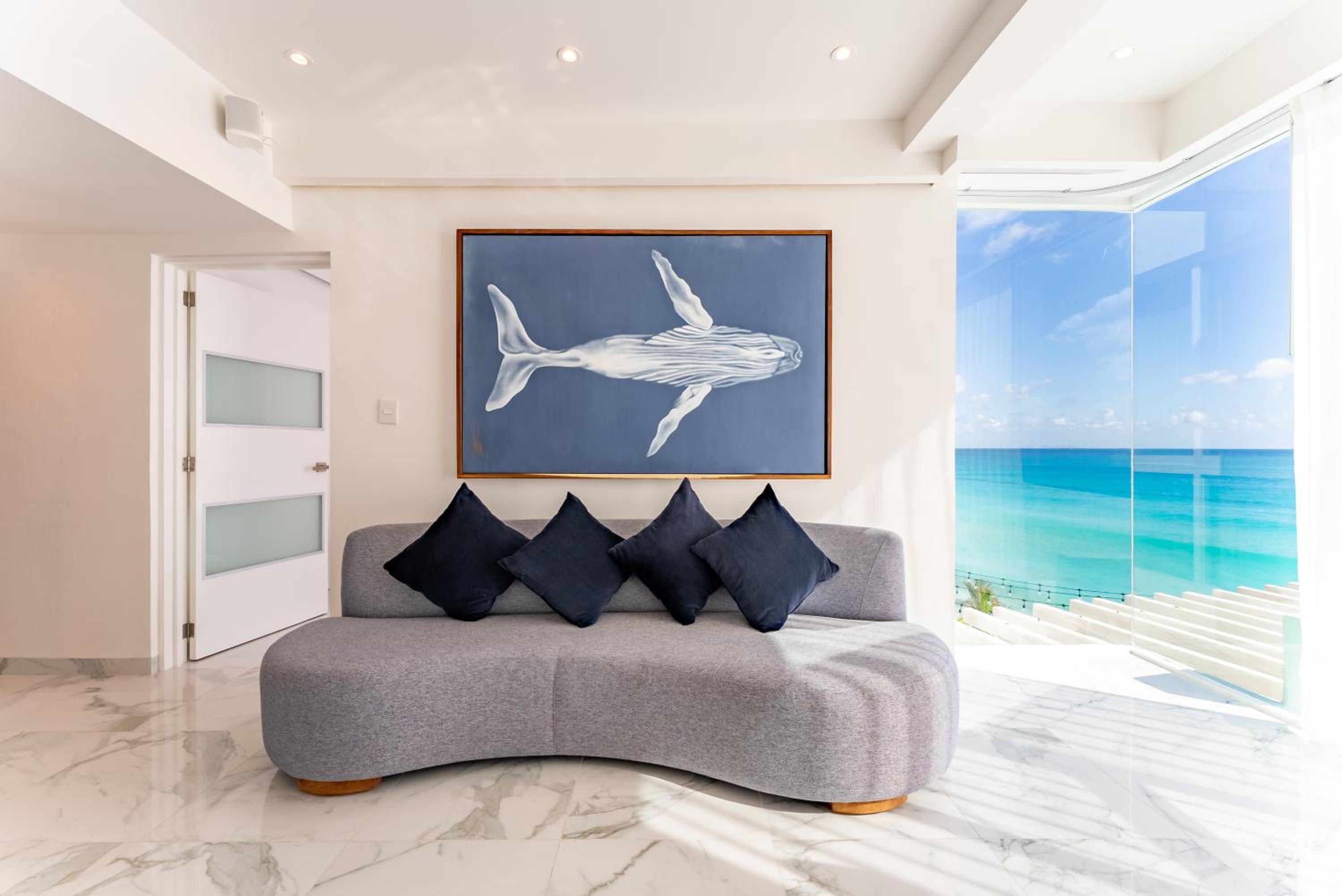 Beachfront Ocean View-boutique apartment •Gym •Spa