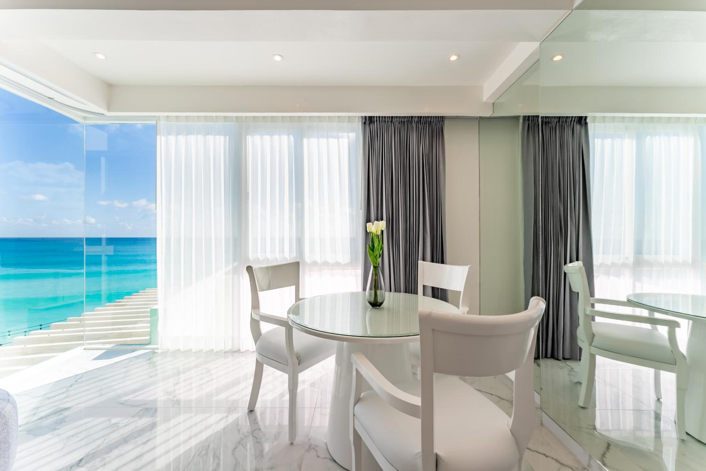 Beachfront Ocean View-boutique apartment •Gym •Spa