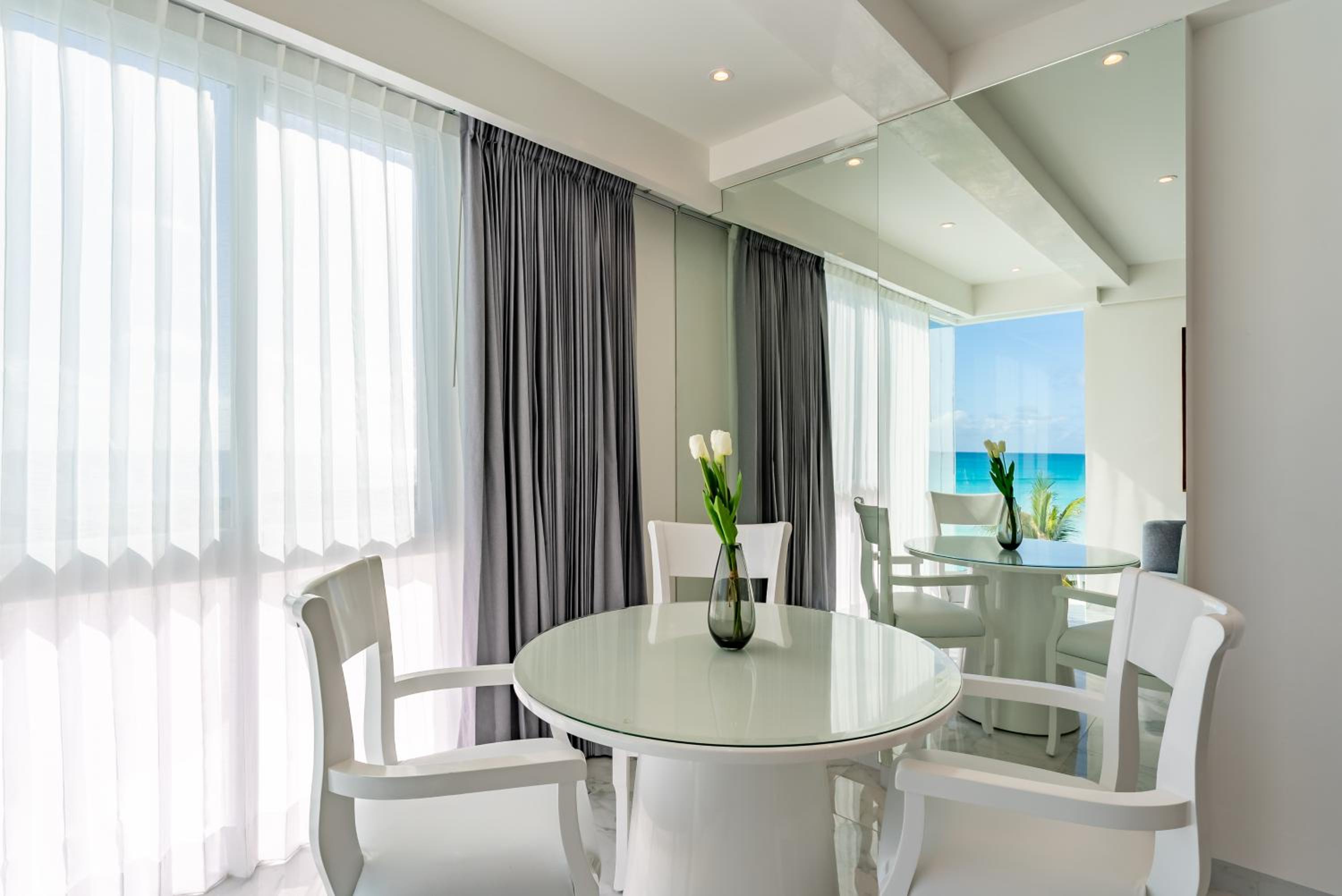 Beachfront Ocean View-boutique apartment •Gym •Spa