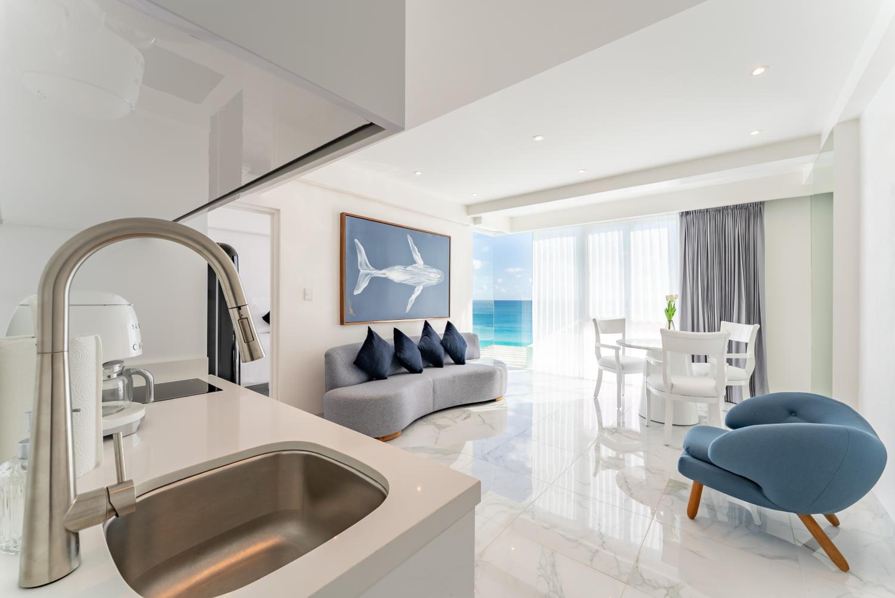 Beachfront Ocean View-boutique apartment •Gym •Spa