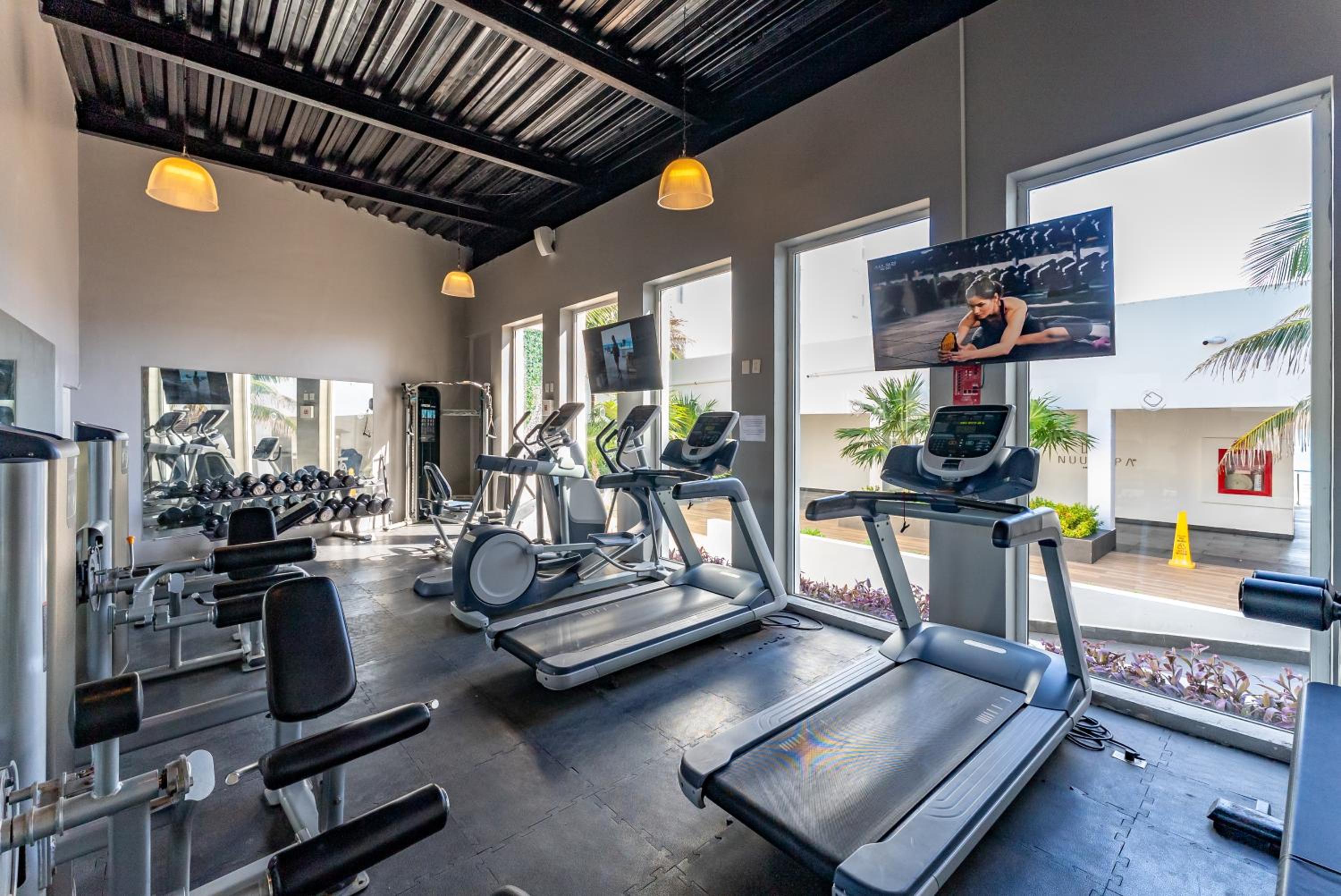 Beachfront Ocean View-boutique apartment •Gym •Spa