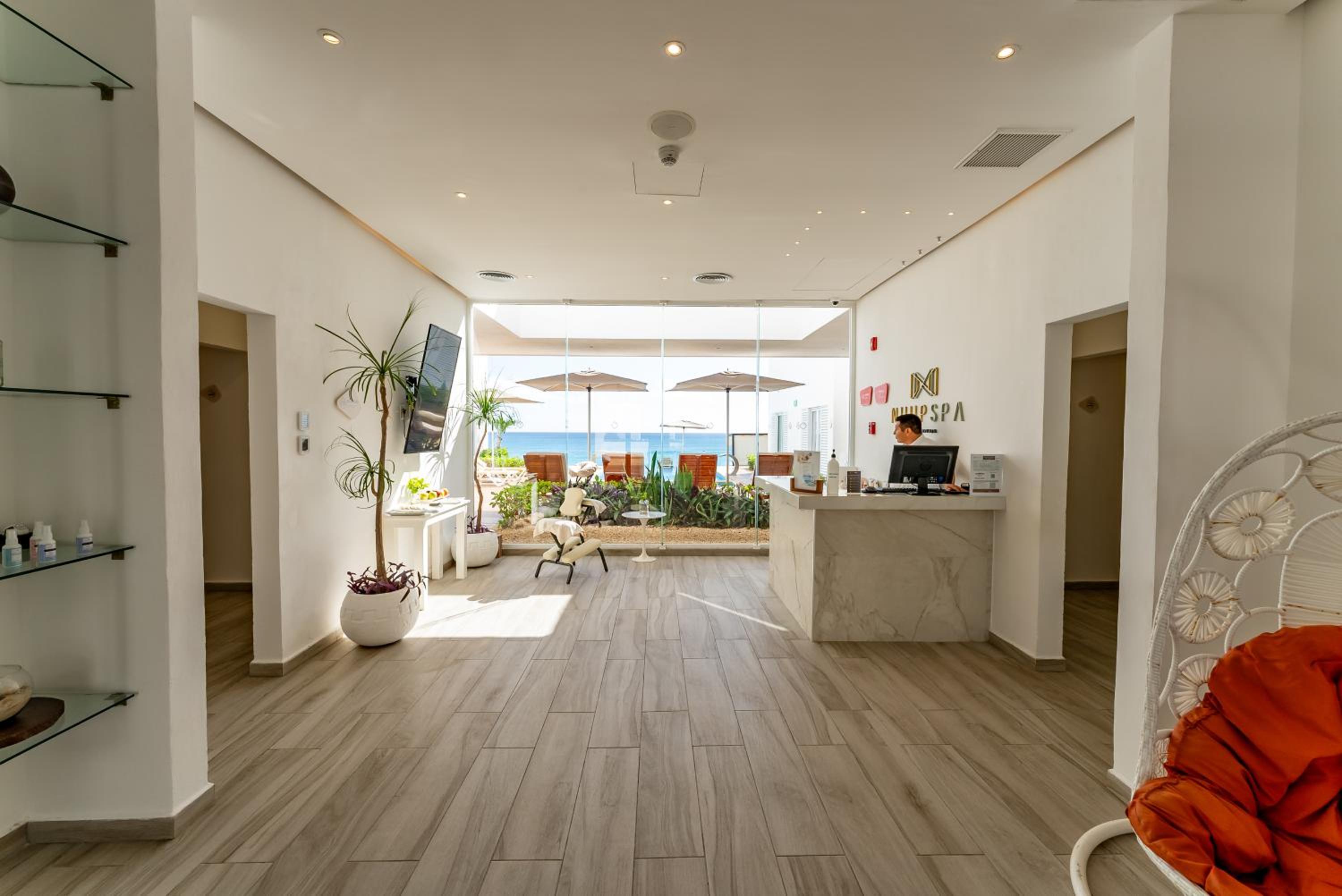 Beachfront Ocean View-boutique apartment •Gym •Spa
