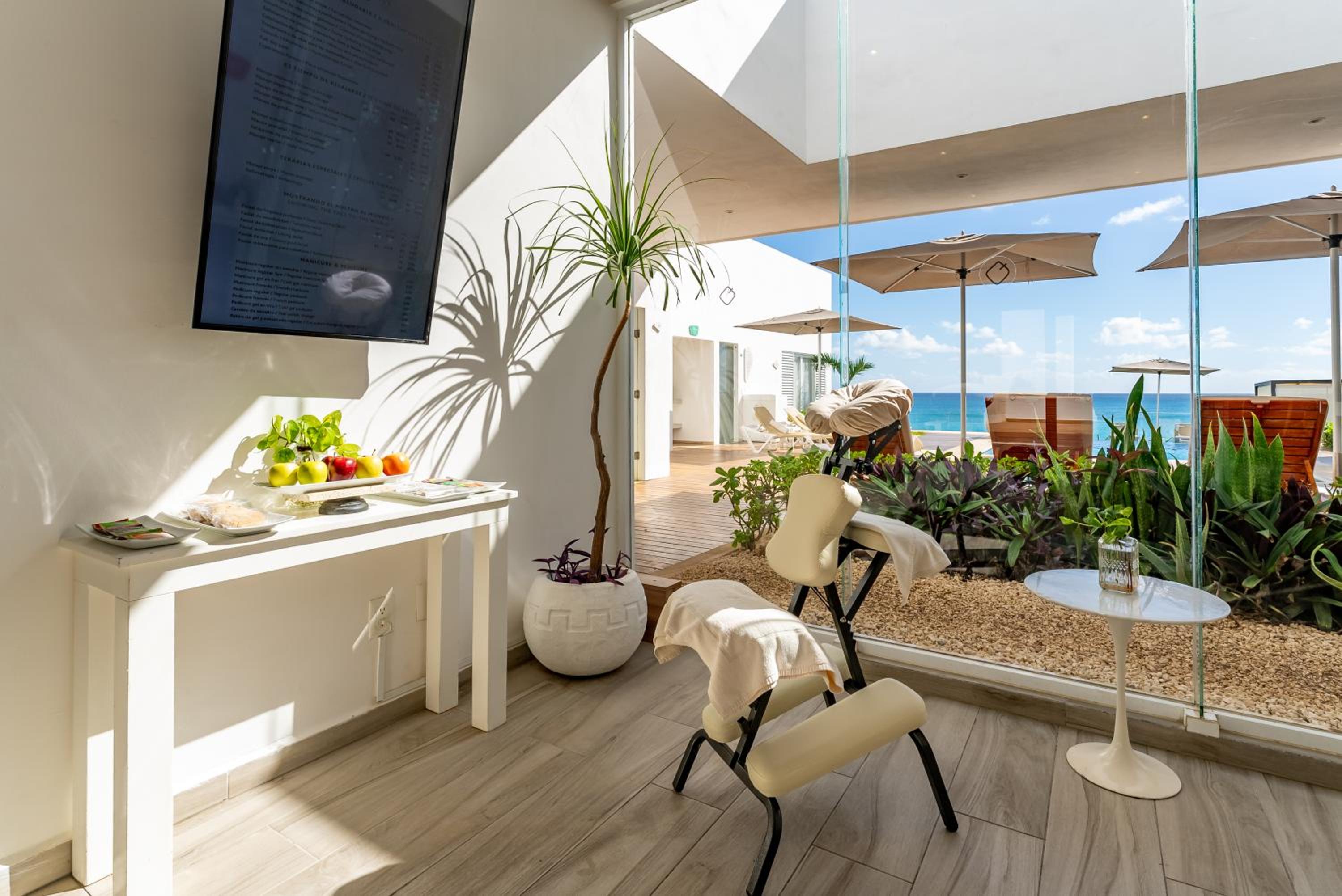 Beachfront Ocean View-boutique apartment •Gym •Spa