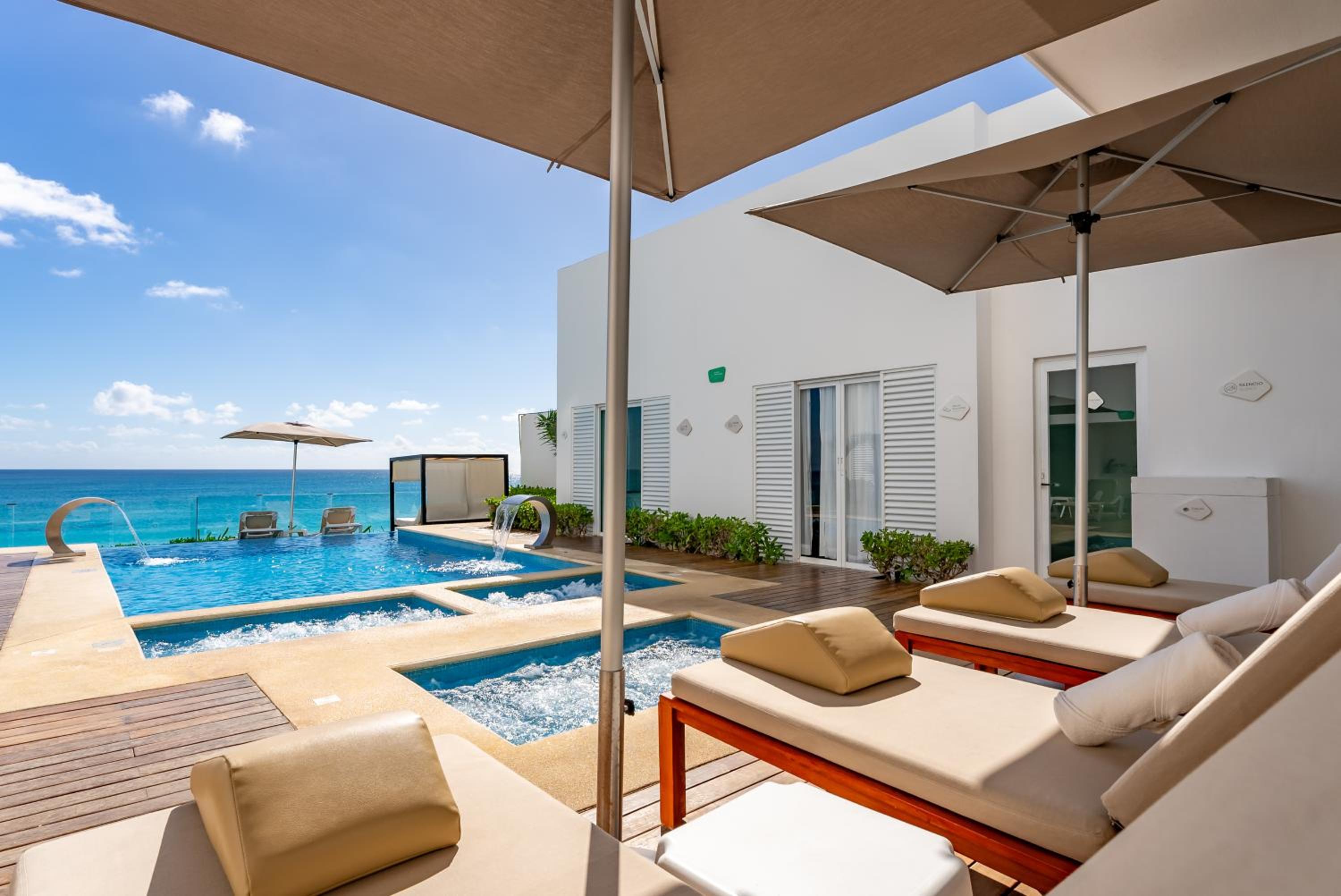 Beachfront Ocean View-boutique apartment •Gym •Spa