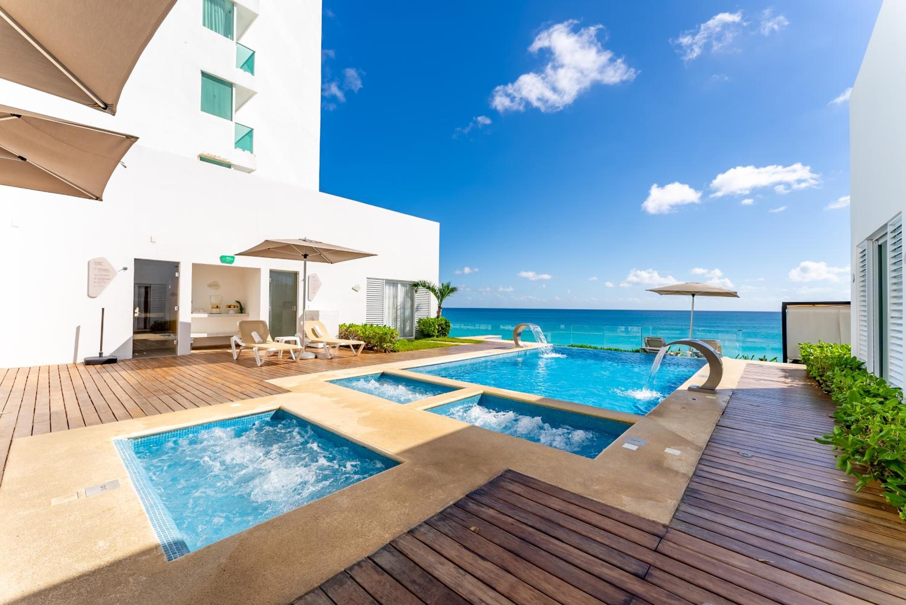 Beachfront Ocean View-boutique apartment •Gym •Spa