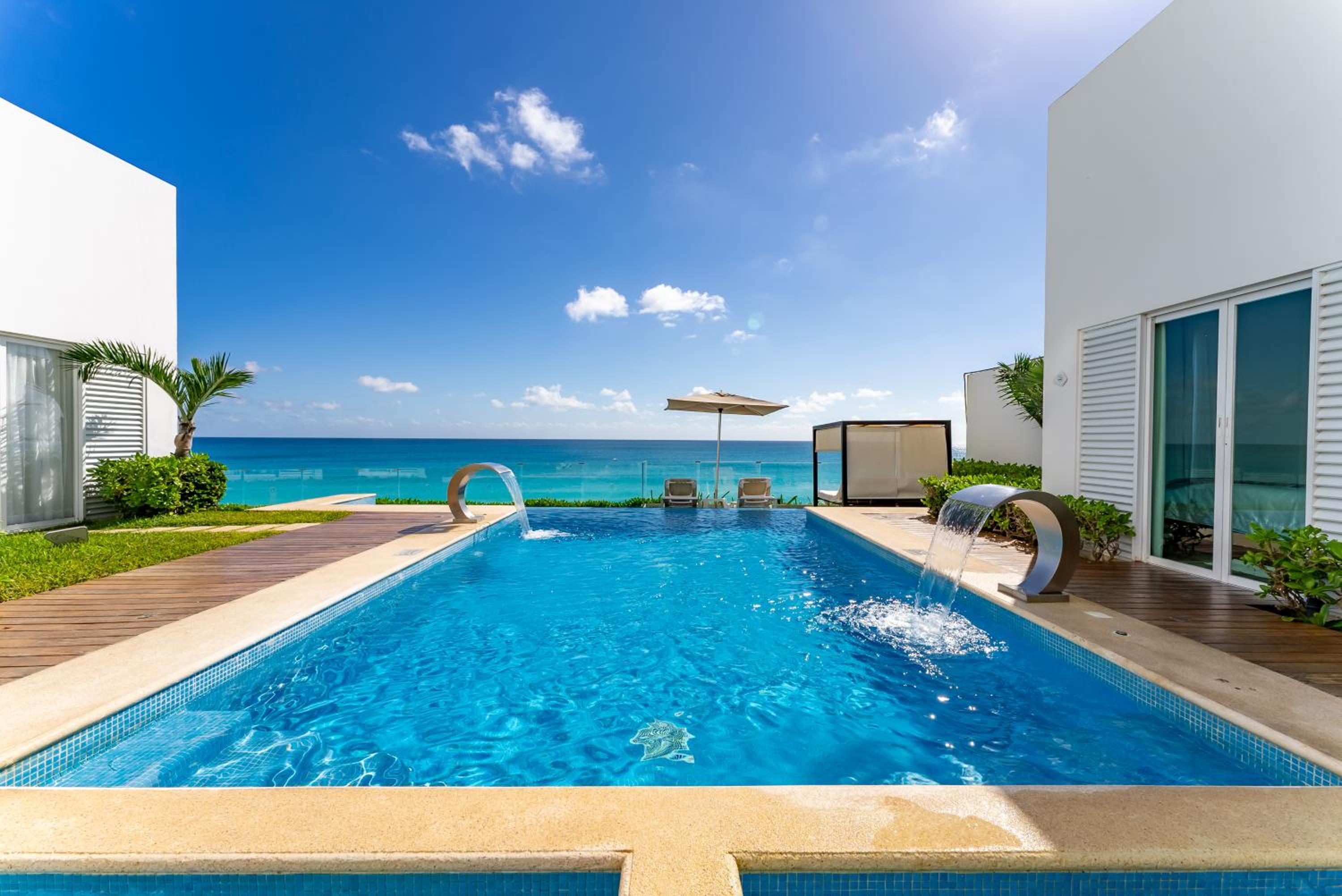 Beachfront Ocean View-boutique apartment •Gym •Spa