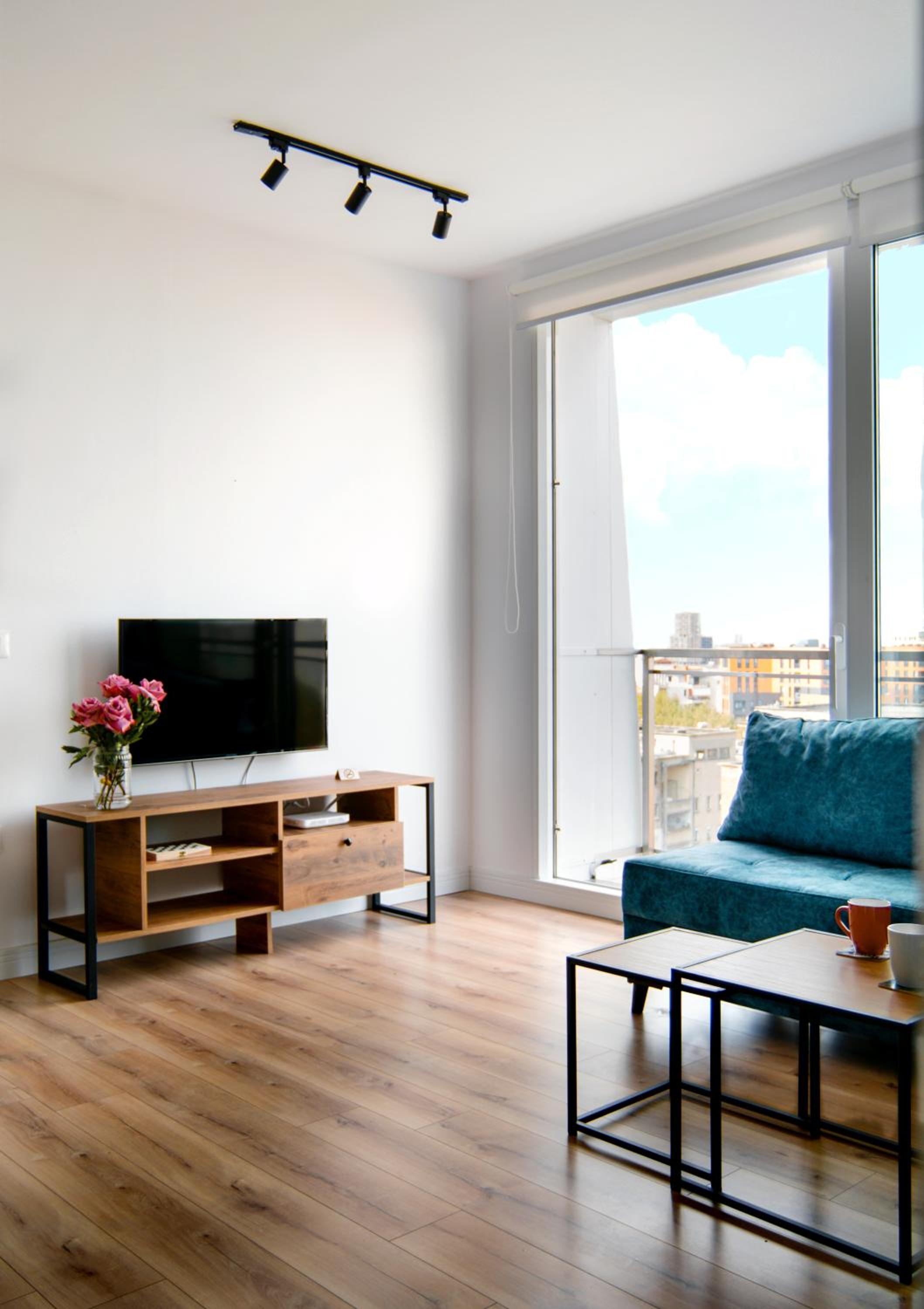Urban Serenity City Skyline View Apartment 1