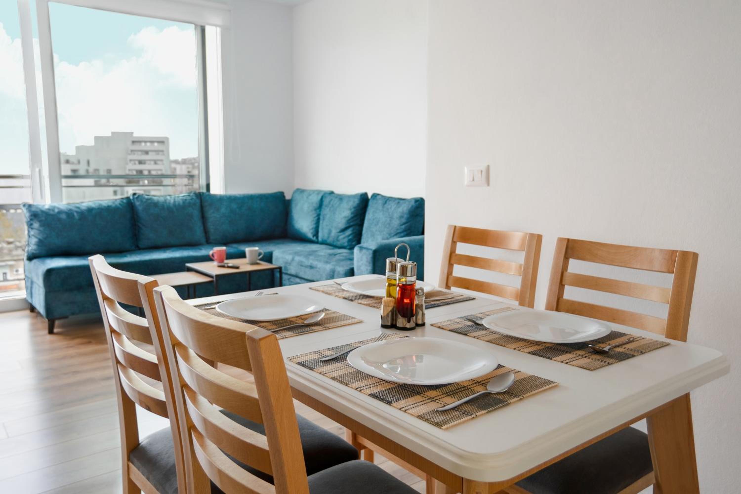 Urban Serenity City Skyline View Apartment 1