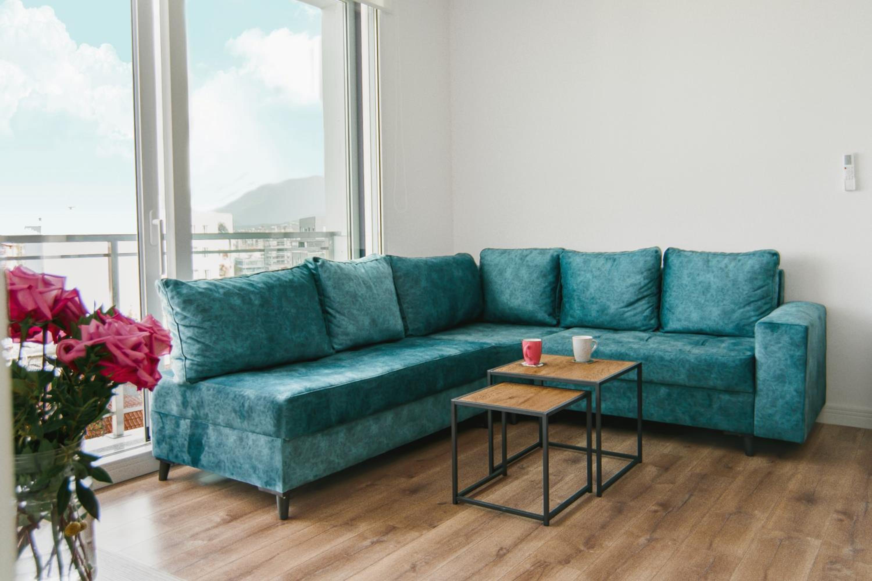 Urban Serenity City Skyline View Apartment 1