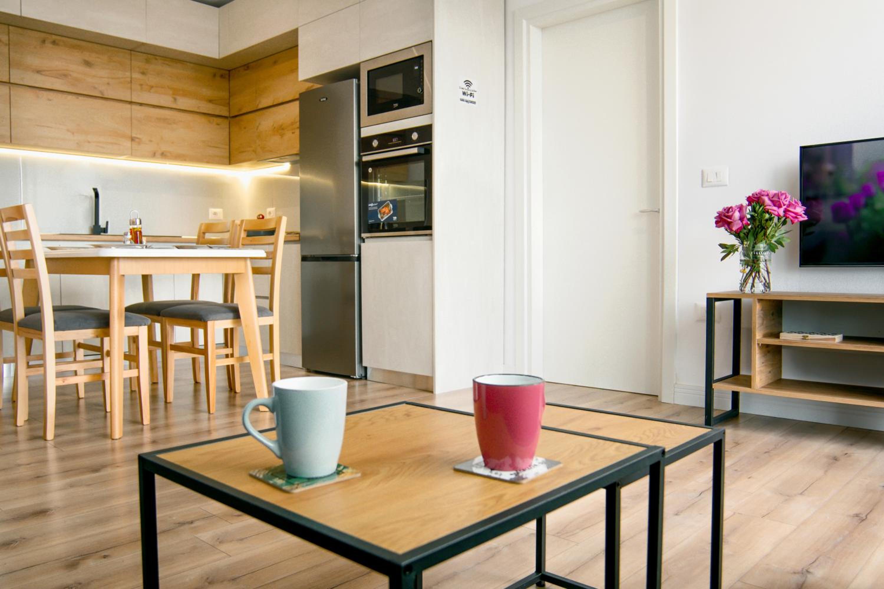 Urban Serenity City Skyline View Apartment 1