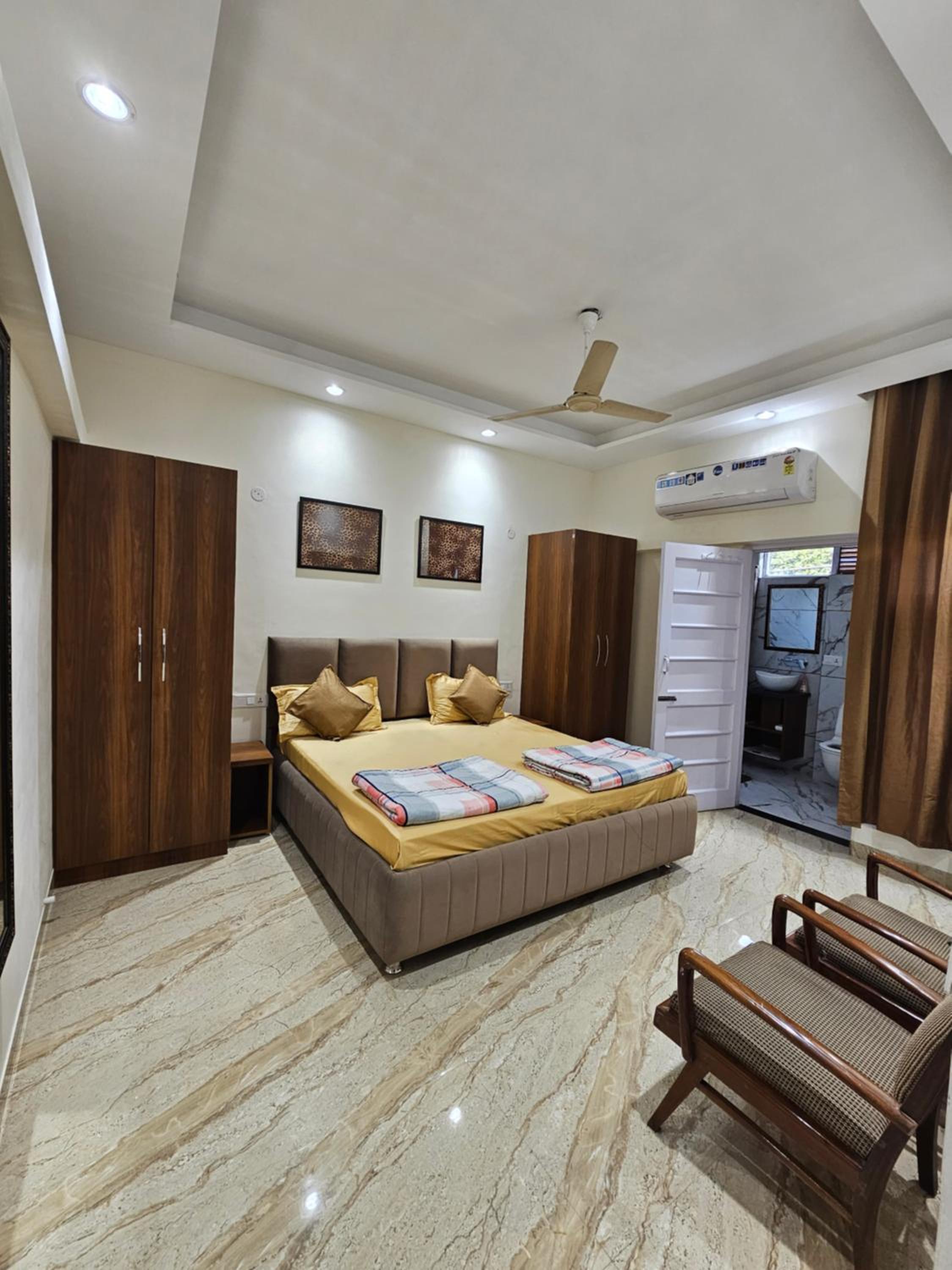 Ankhi's Villa with Parking