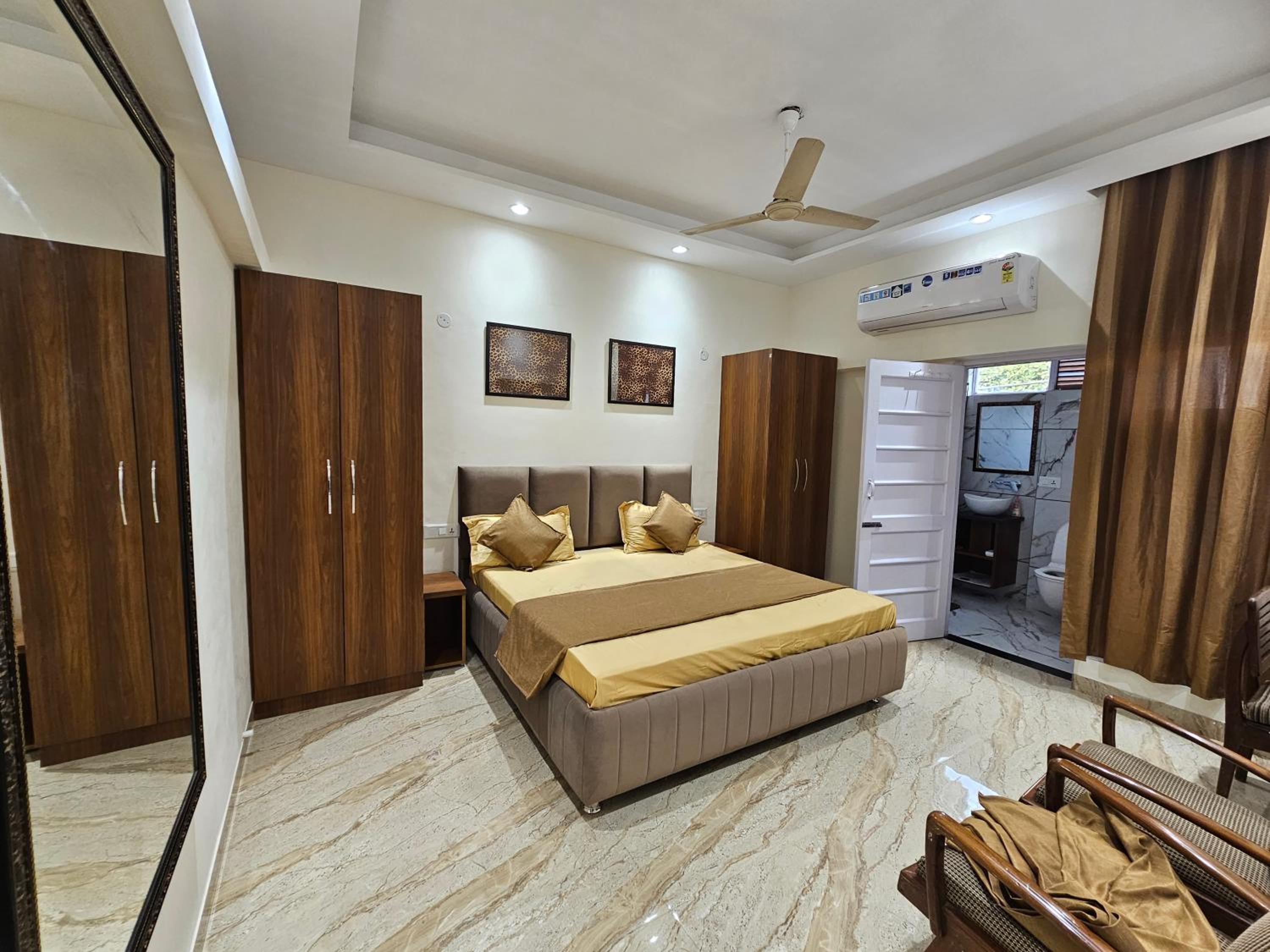 Ankhi's Villa with Parking