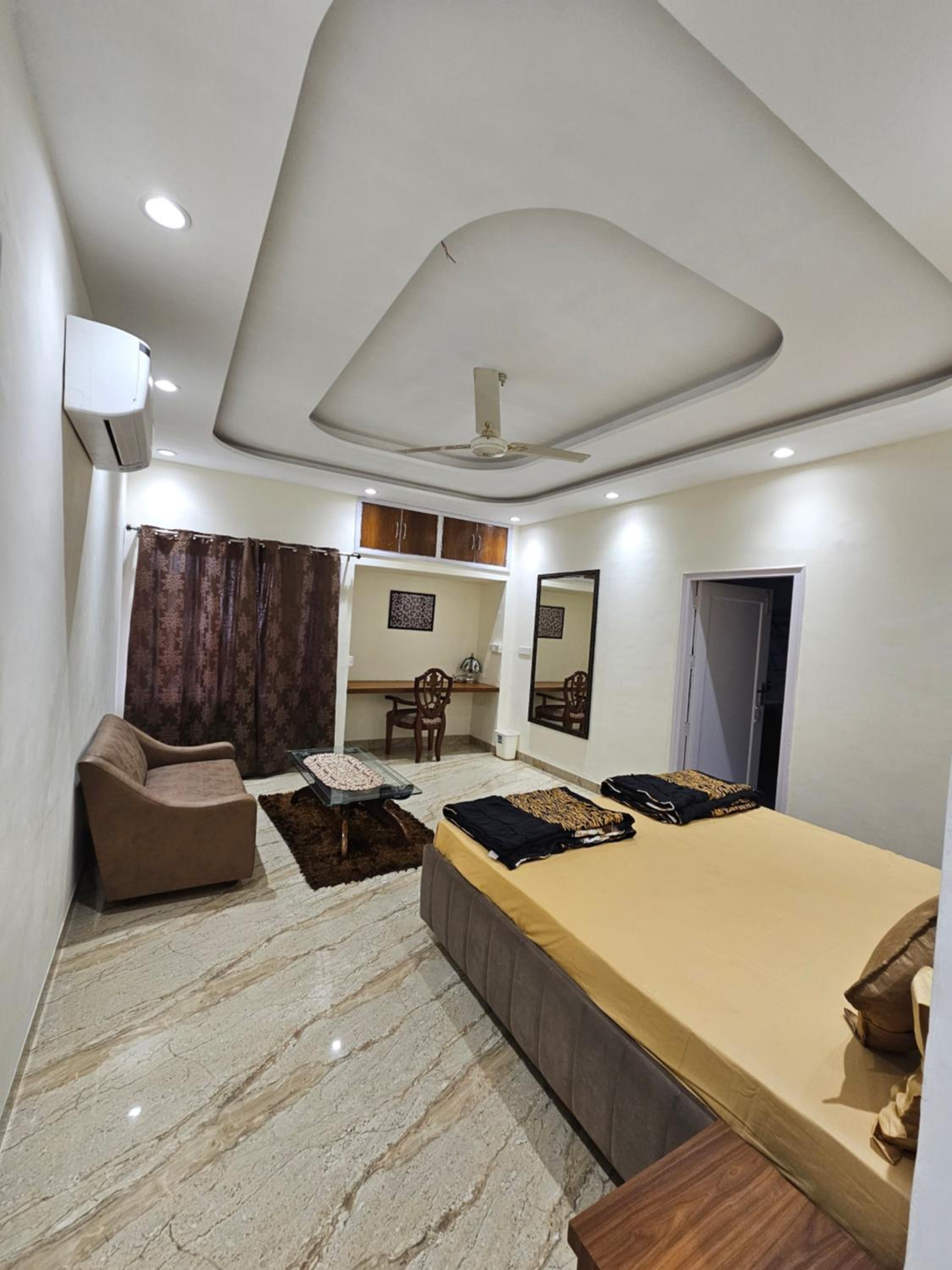 Ankhi's Villa with Parking