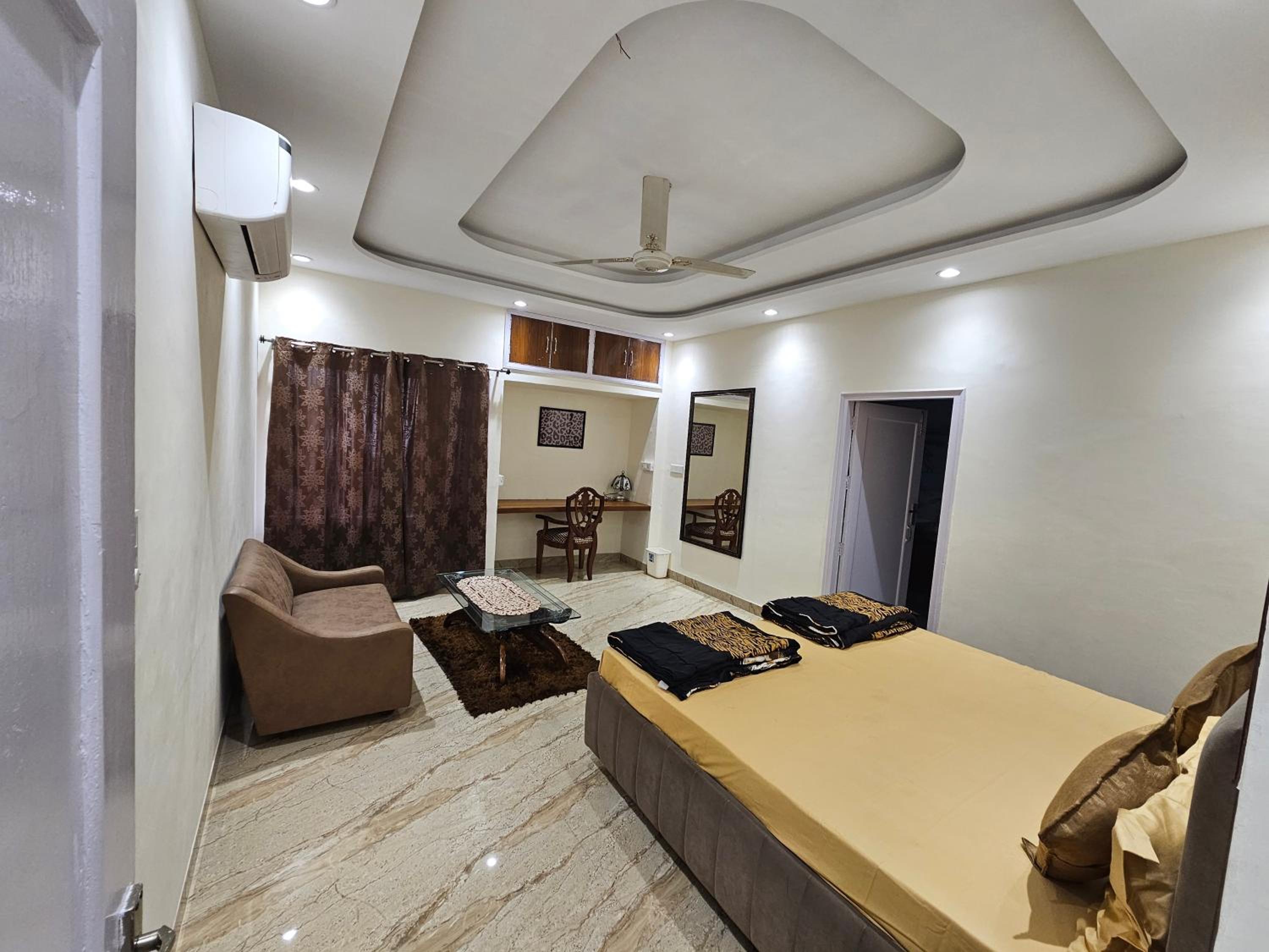 Ankhi's Villa with Parking