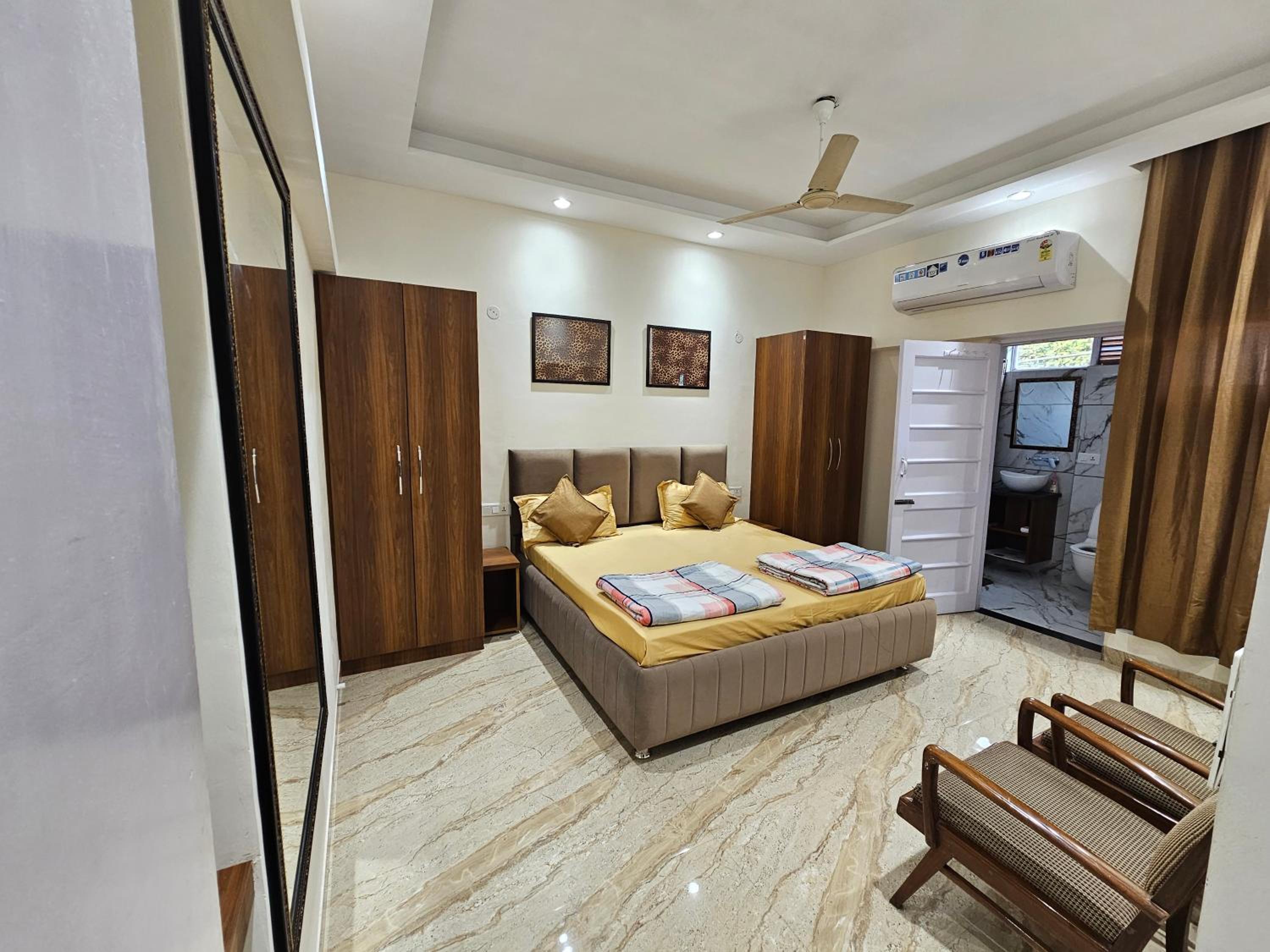 Ankhi's Villa with Parking