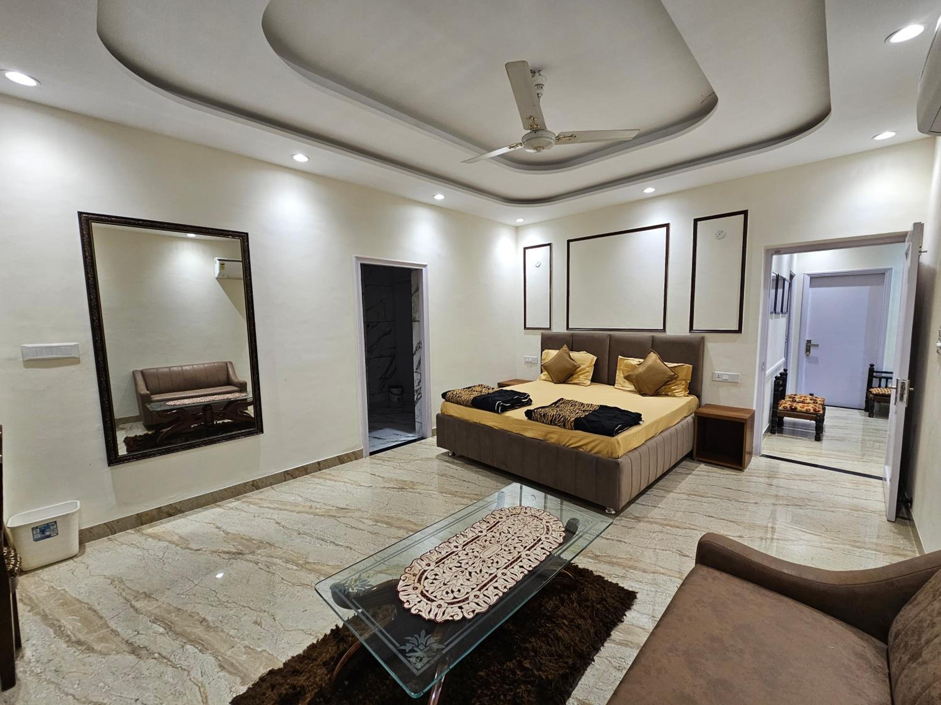 Ankhi's Villa with Parking