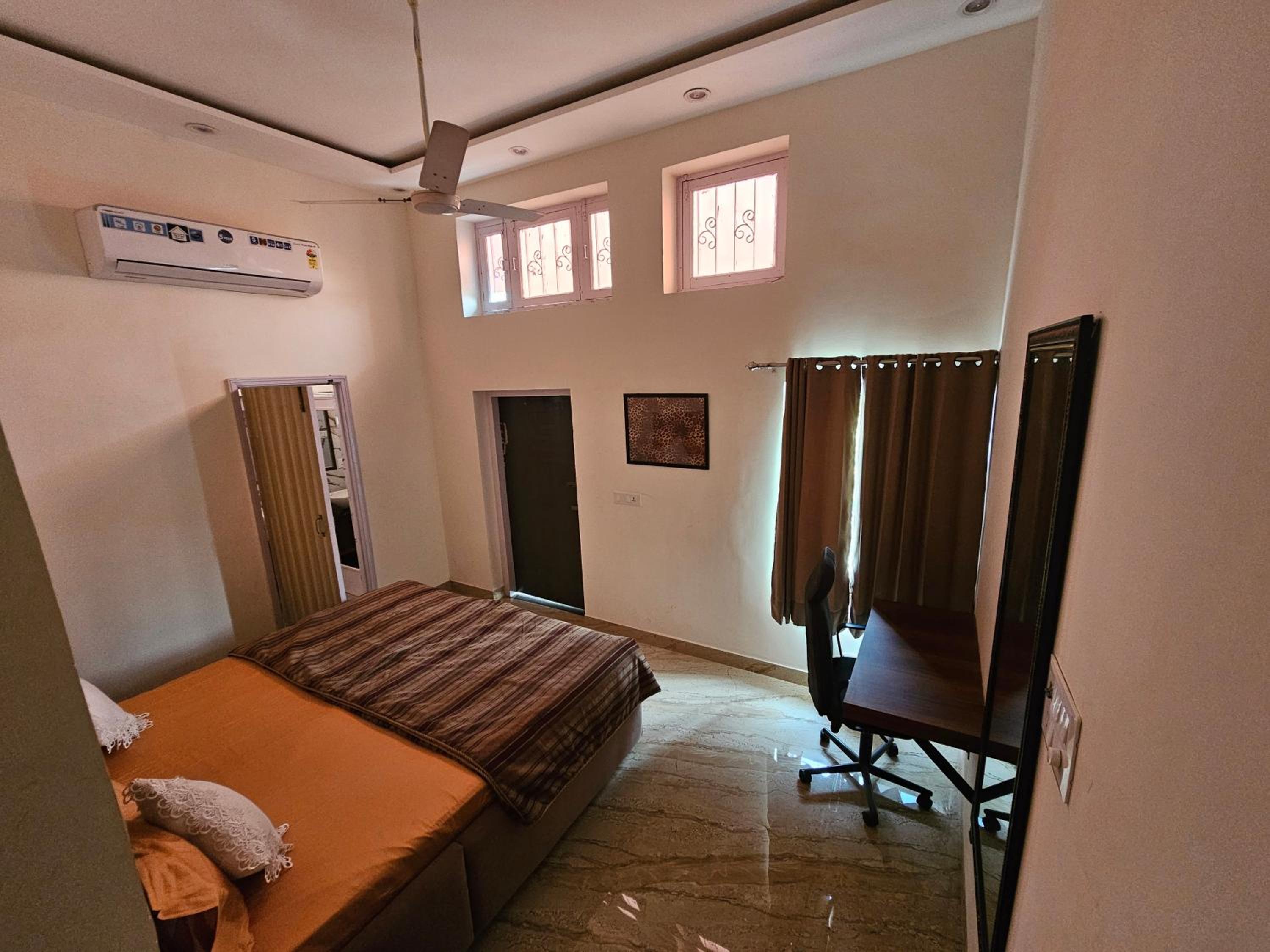 Ankhi's Villa with Parking