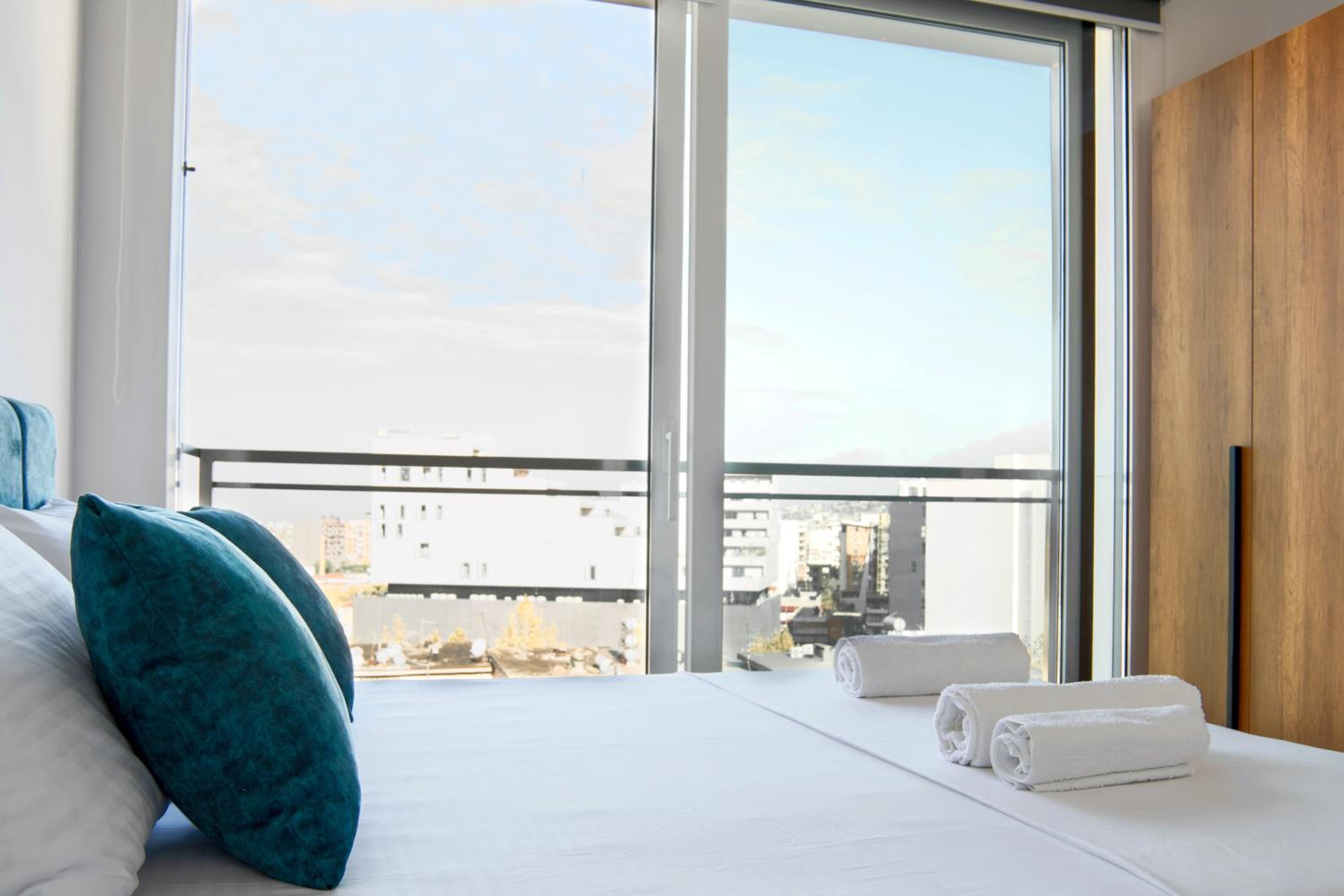 Urban Serenity City Skyline View Apartment 1