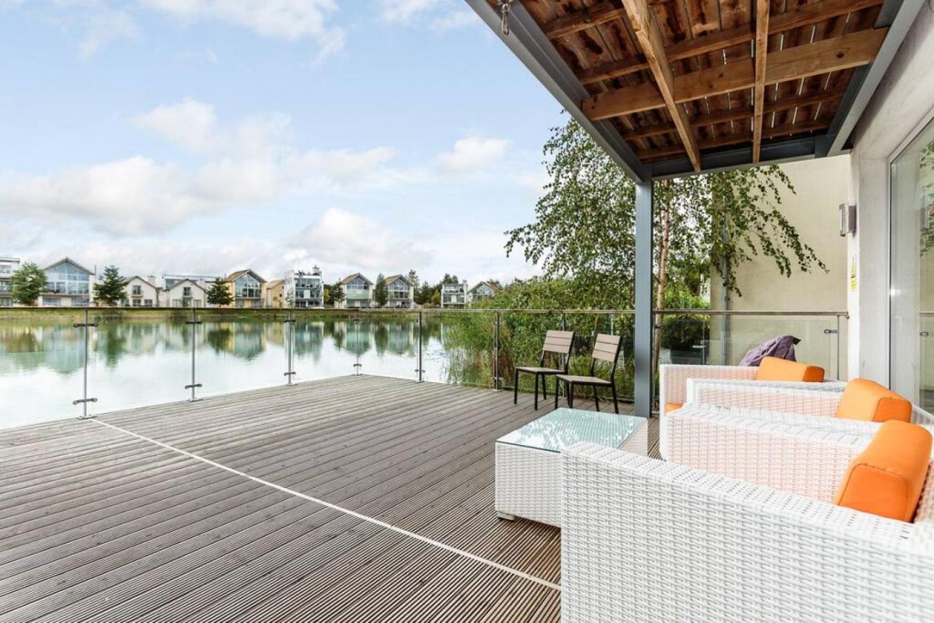 Skylark Lodge HM24 HOT TUB Lakeside Spa view 5