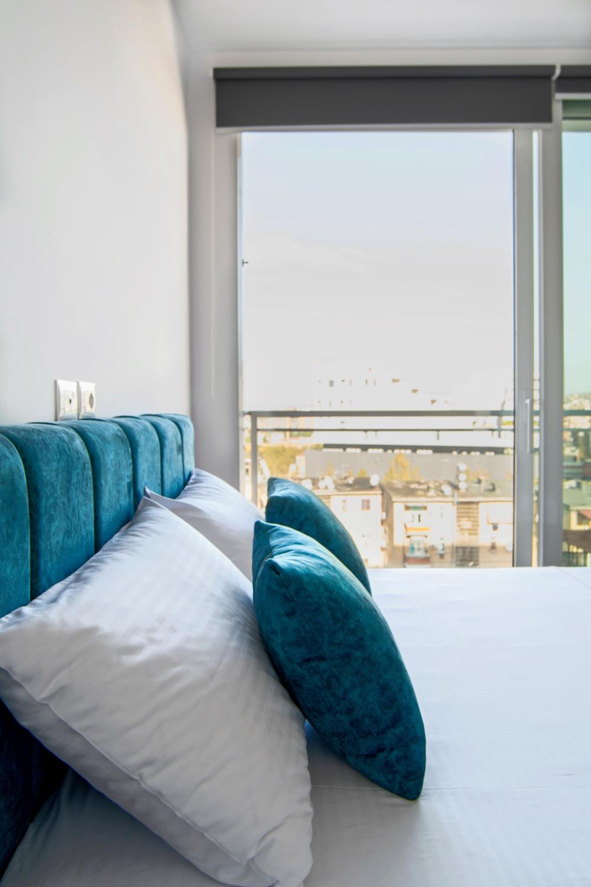 Urban Serenity City Skyline View Apartment 1