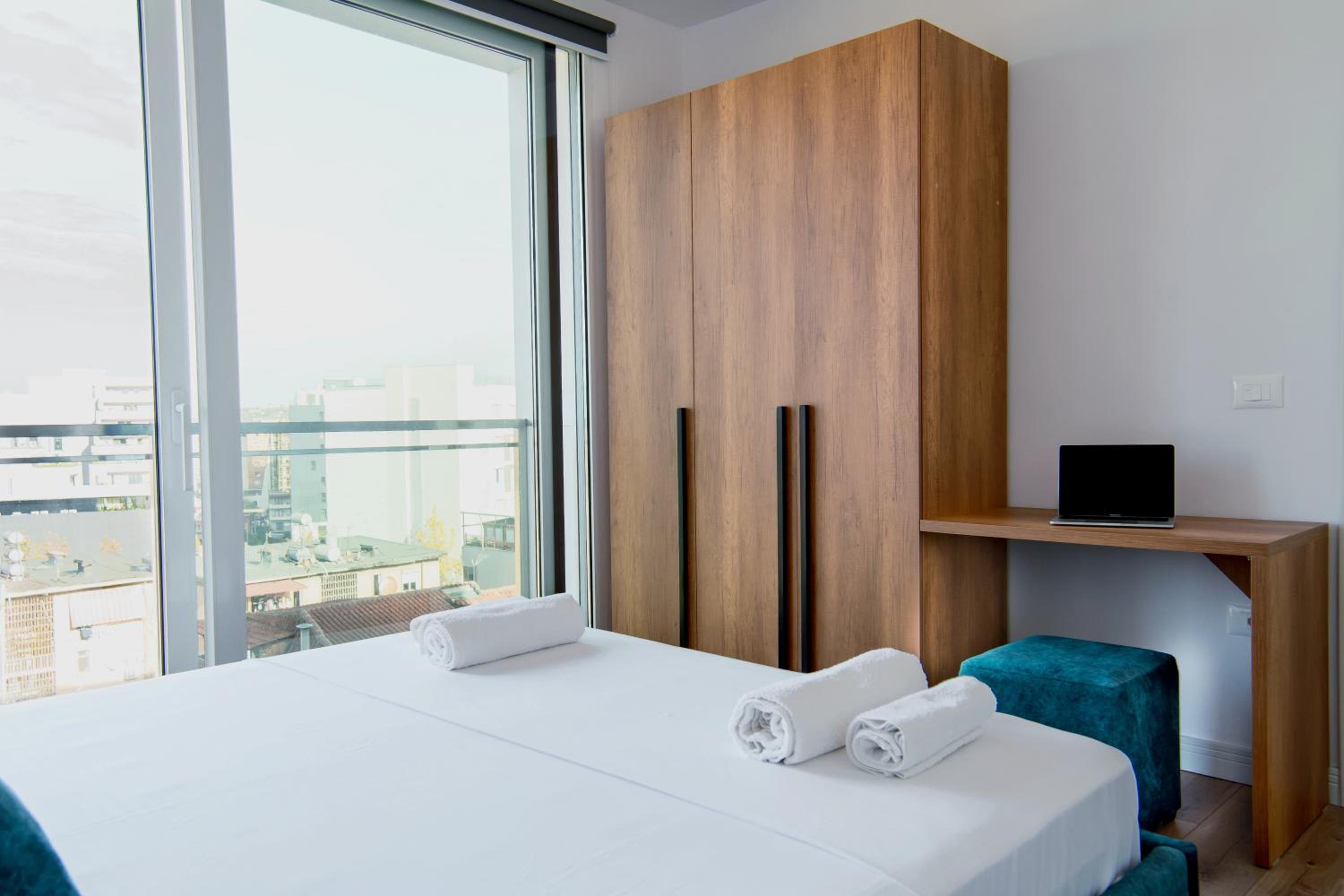 Urban Serenity City Skyline View Apartment 1
